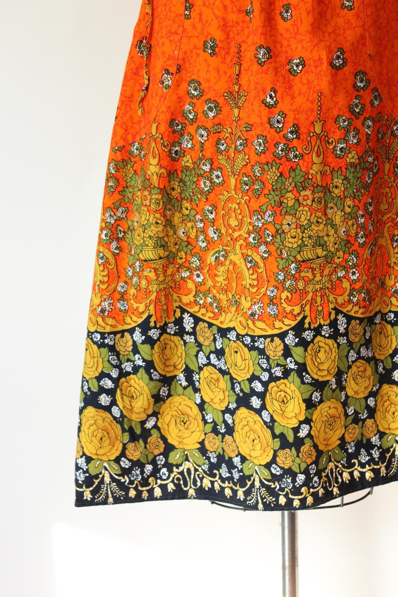 Vintage Vintage 1970s 1980s Dress with Pockets, Orange and Black Flo Size S / US 4 / IT 40 - 4 Thumbnail