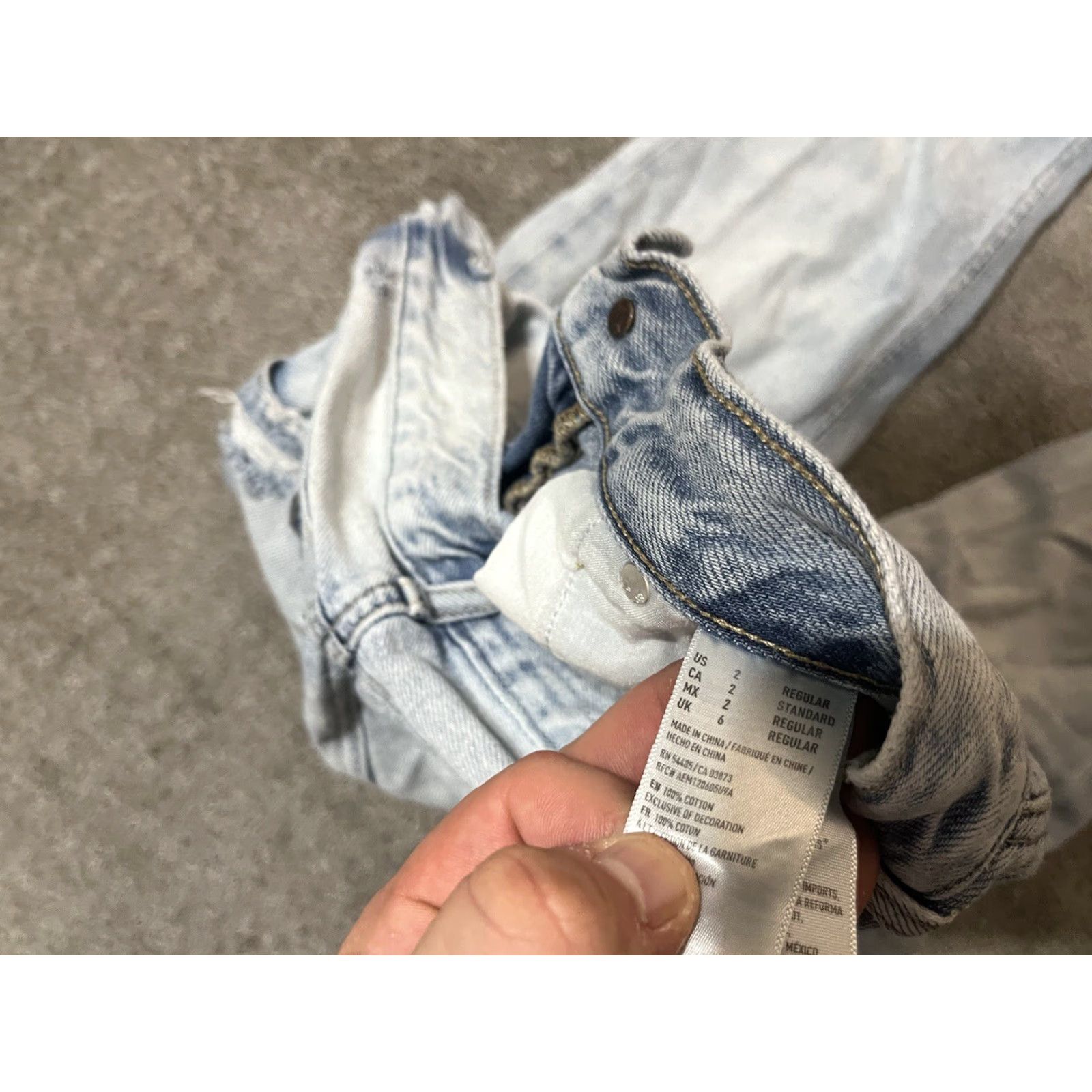 American Eagle Outfitters American Eagle Jeans Womens 2 Blue Mom Jean Tapered Leg 28x28 Denim Stretch Pocket 5-Pocket Logo Button Zipper Medium Wash Size 26" / US 2 / IT 38 - 7 Thumbnail