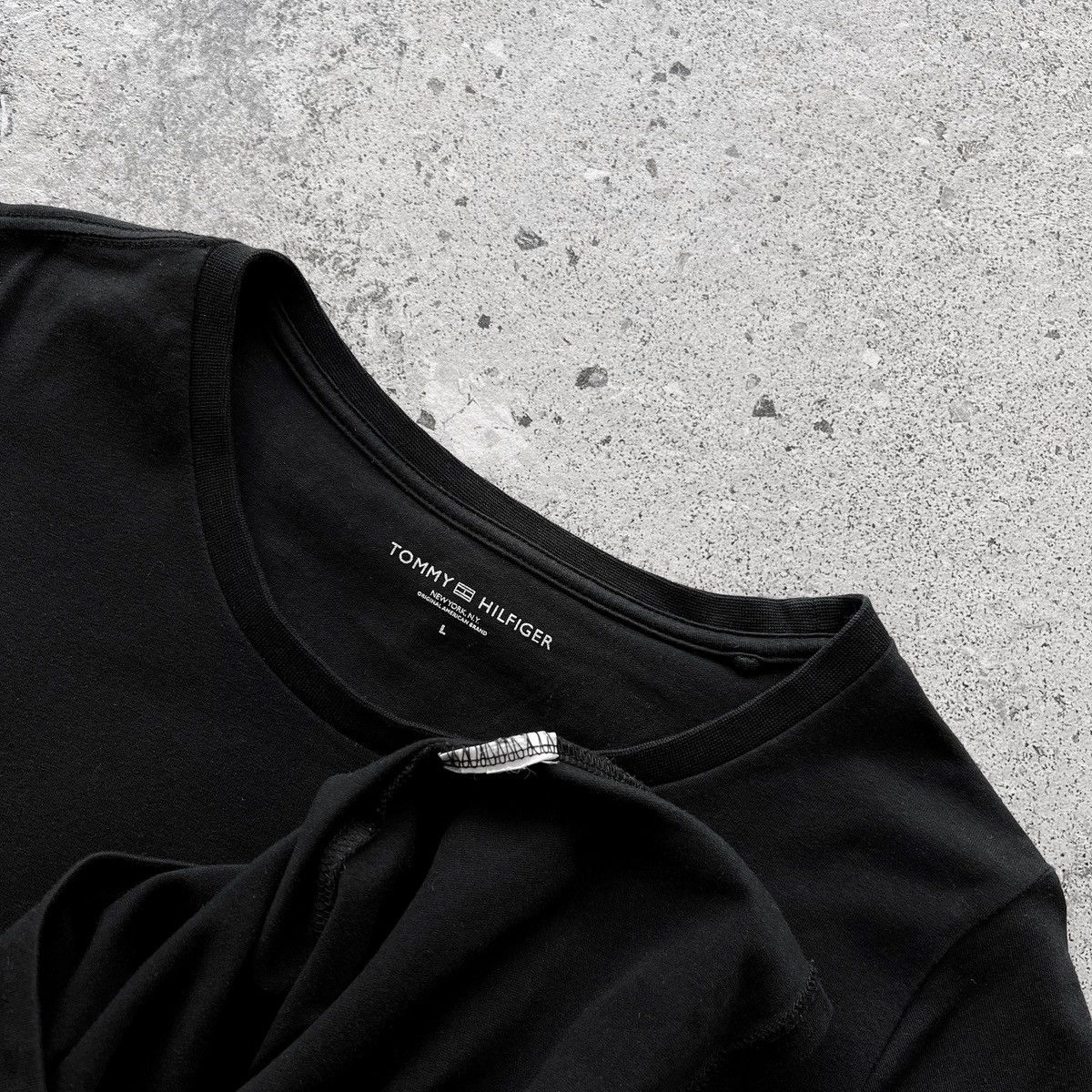 Designer × Tommy Hilfiger Tommy Hilfiger Women’s Black Solid Short Sleeve T-Shirt Size L / US 10 / IT 46 - 5 Thumbnail