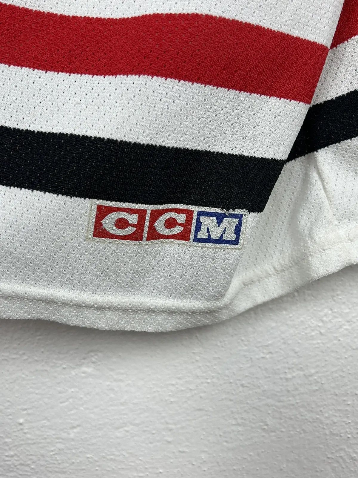 Ccm Vintage Chicago Blackhawks CCM Gerry Cosby Retro NHL Jersey Size US S / EU 44-46 / 1 - 8 Thumbnail