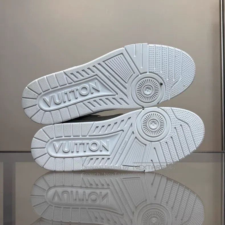 Louis Vuitton Louis Vuitton Trainer 25 new white embossed full print sho Size US 9 / EU 42 - 7 Thumbnail