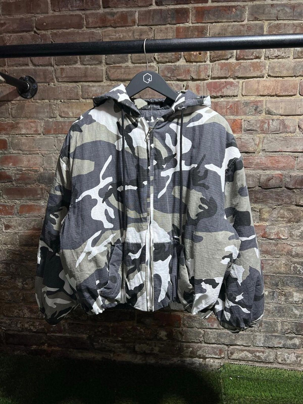 The GV Gallery Gv Gallery Camo Hooded Flight Jacket Sz. M Size ONE SIZE - 1 Thumbnail