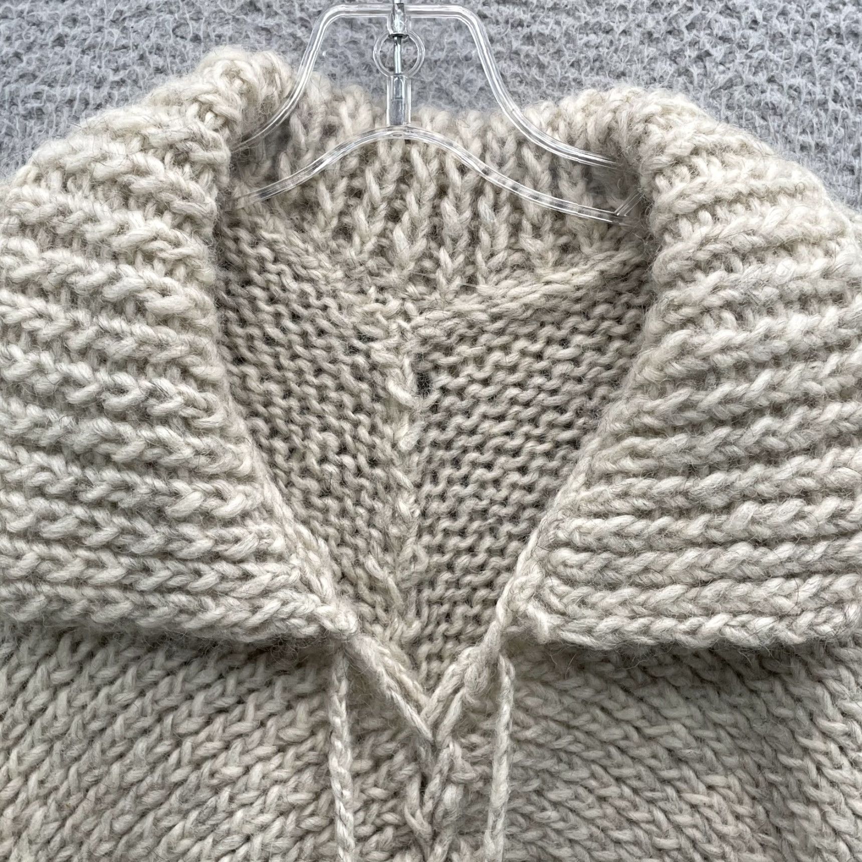 Vintage VINTAGE Artisinal Poncho Sweater Womens OSFA Beige Chunky Hand Knit Minimalist 90's Boho Geometric Pullover Size ONE SIZE - 4 Thumbnail