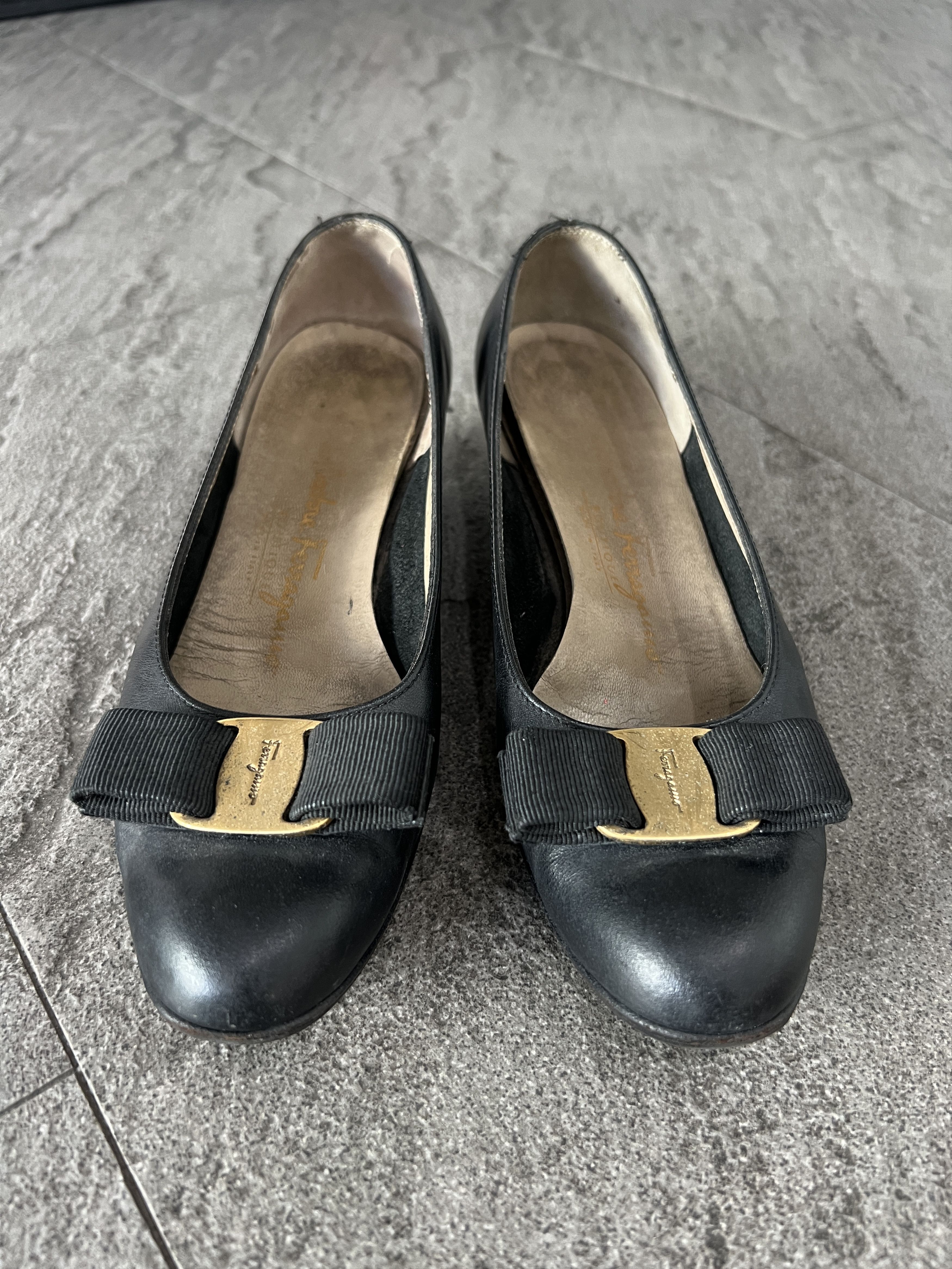 Salvatore Ferragamo Ferragamo Vara Bow Heels Black Leather Size 5C Size US 5 / IT 35 - 4 Thumbnail