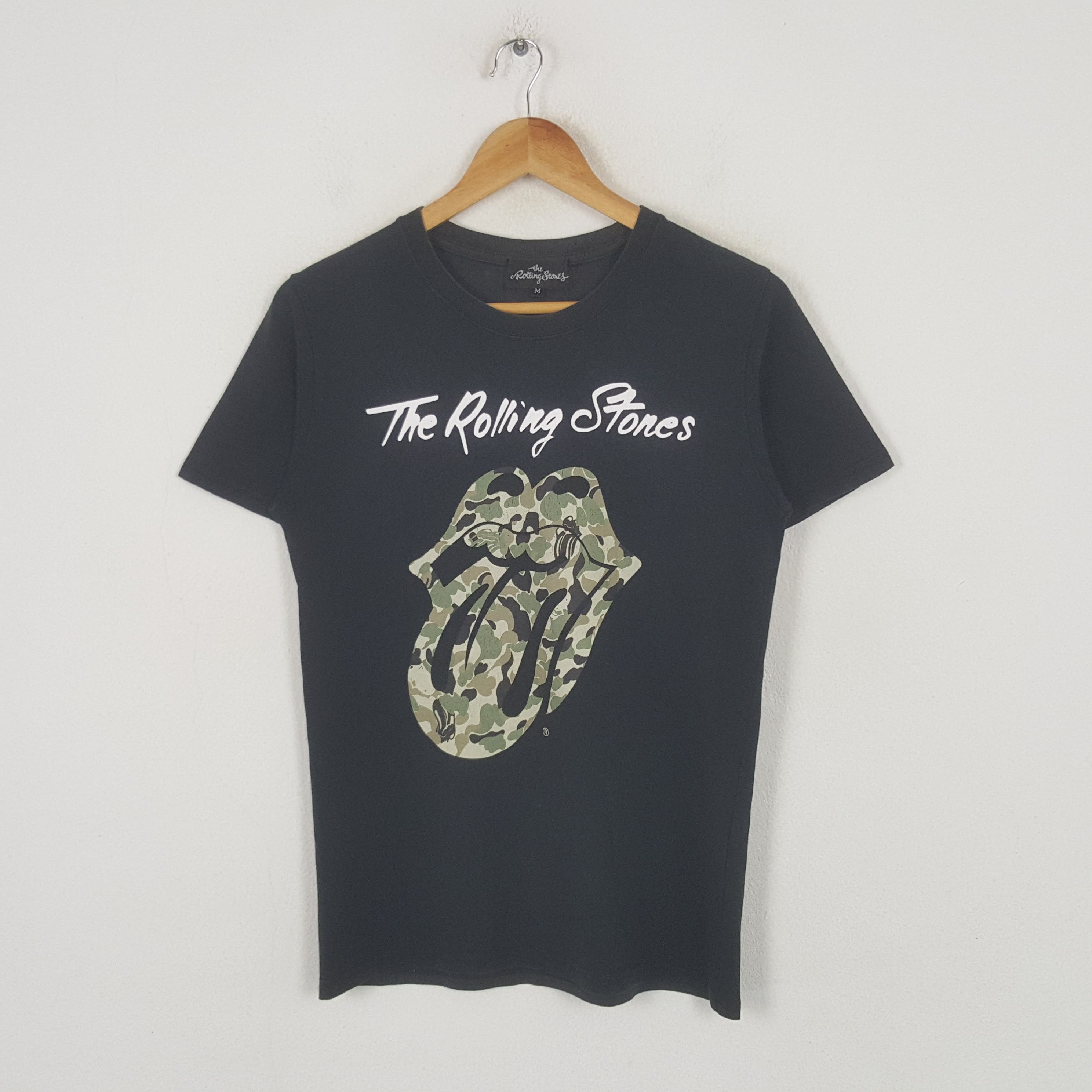 The Rolling Stones Vintage The Rolling Stones Camo Logo Rock Band Tshirt RR26 Size US S / EU 44-46 / 1 - 1 Thumbnail