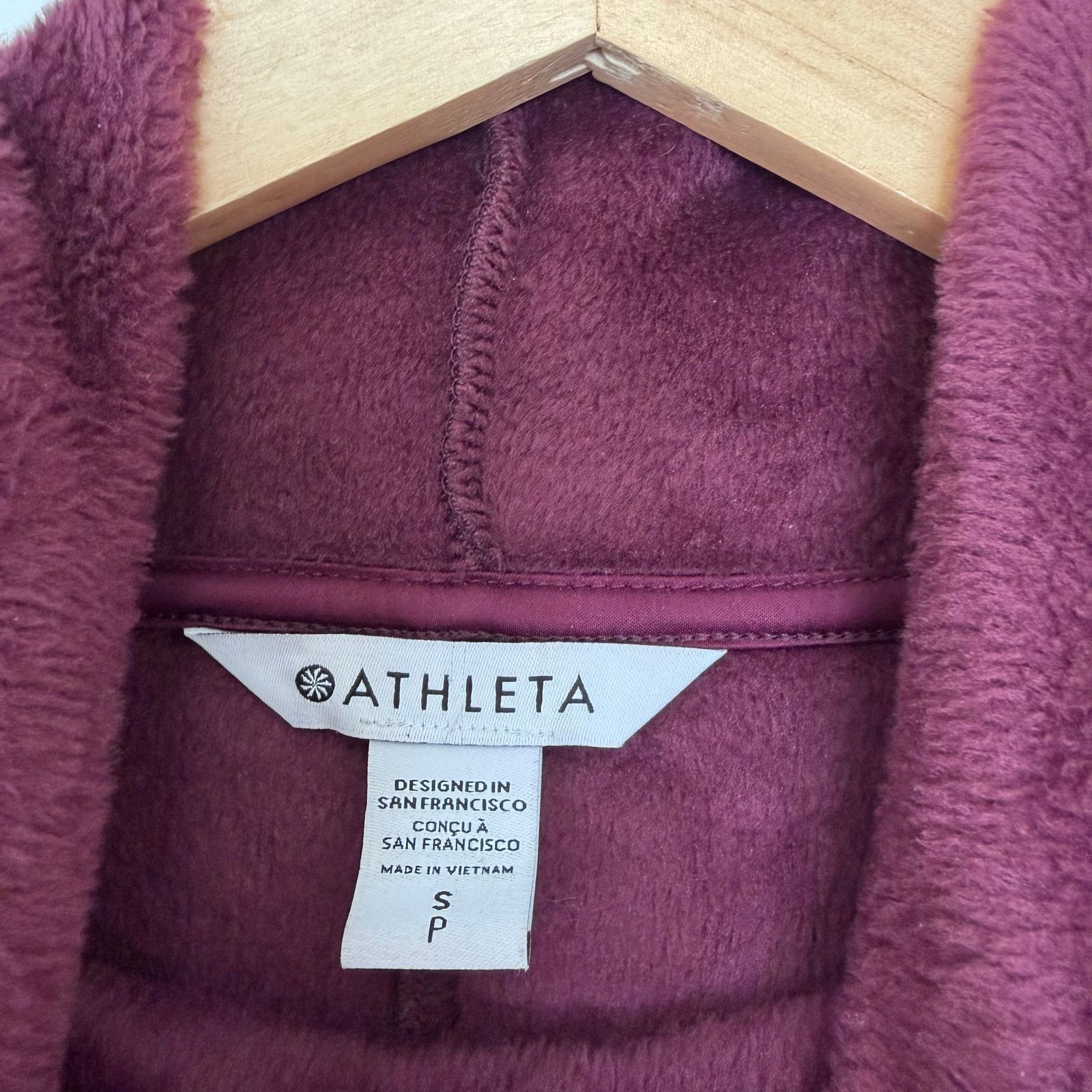 Athleta Athleta Maroon Cozy Karma Funnel Neck Sweatshirt Sz S Size S / US 4 / IT 40 - 2 Thumbnail