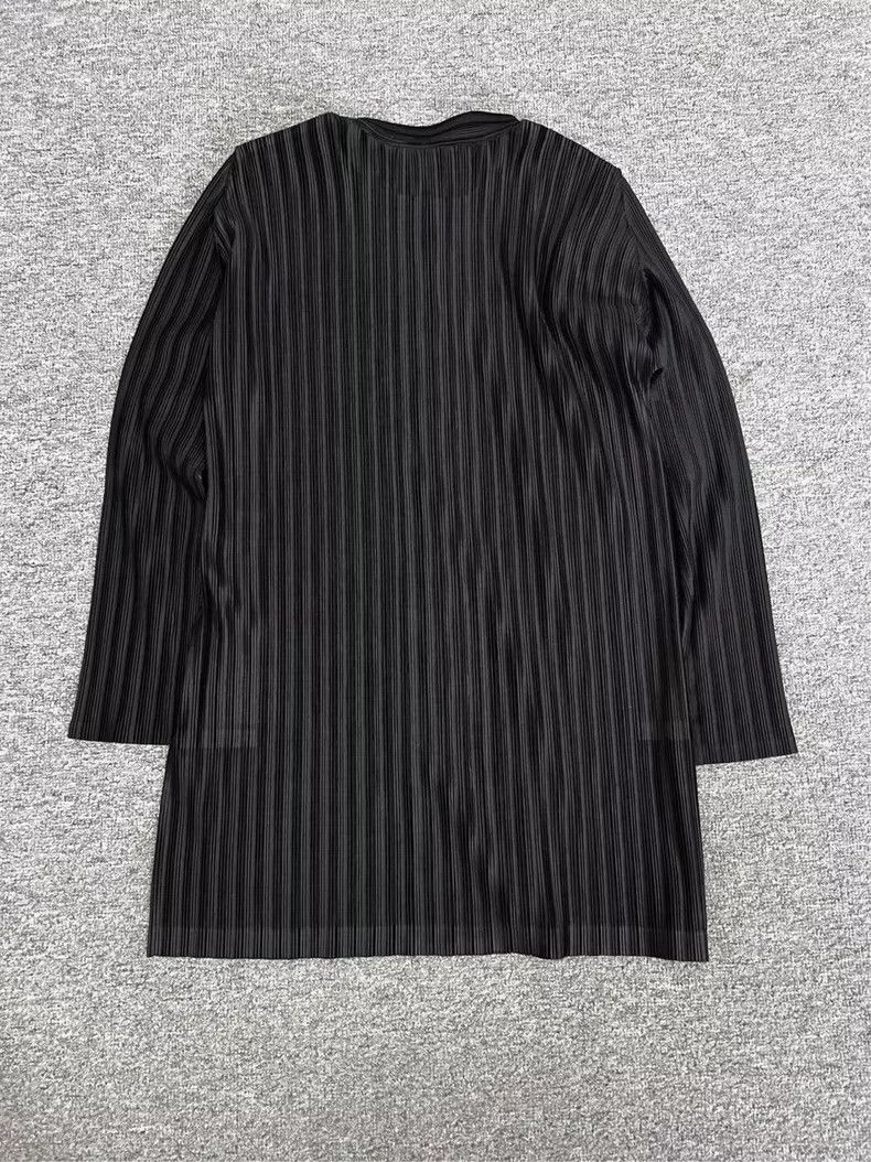 Issey Miyake Issey Miyake A mid-length black pleated button-down coat Size S / US 4 / IT 40 - 4 Thumbnail