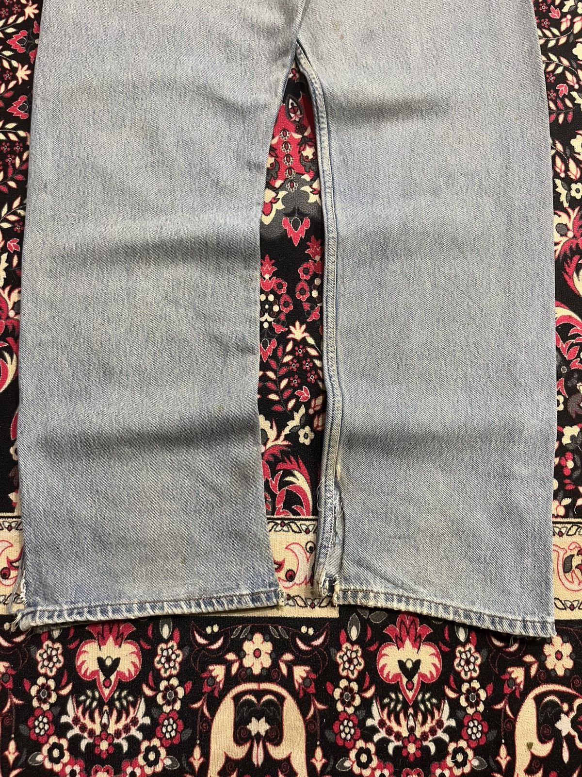 Levi's Vintage 90s Levi’s 501 Buttonfly Light Blue Washed Rip Jeans Size US 36 / EU 52 - 14 Thumbnail