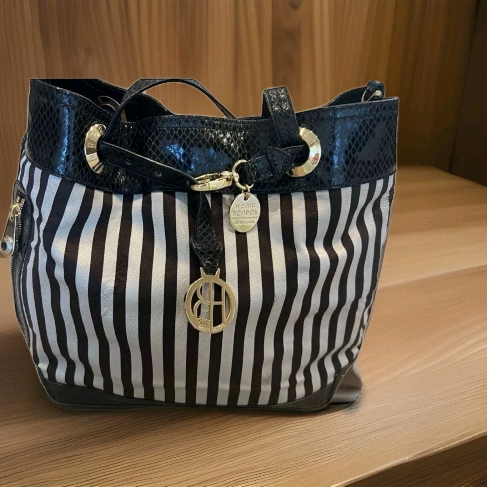 Henri Bendel Henri Bendel Signature Logo striped shoulder Handbag Size ONE SIZE - 1 Thumbnail