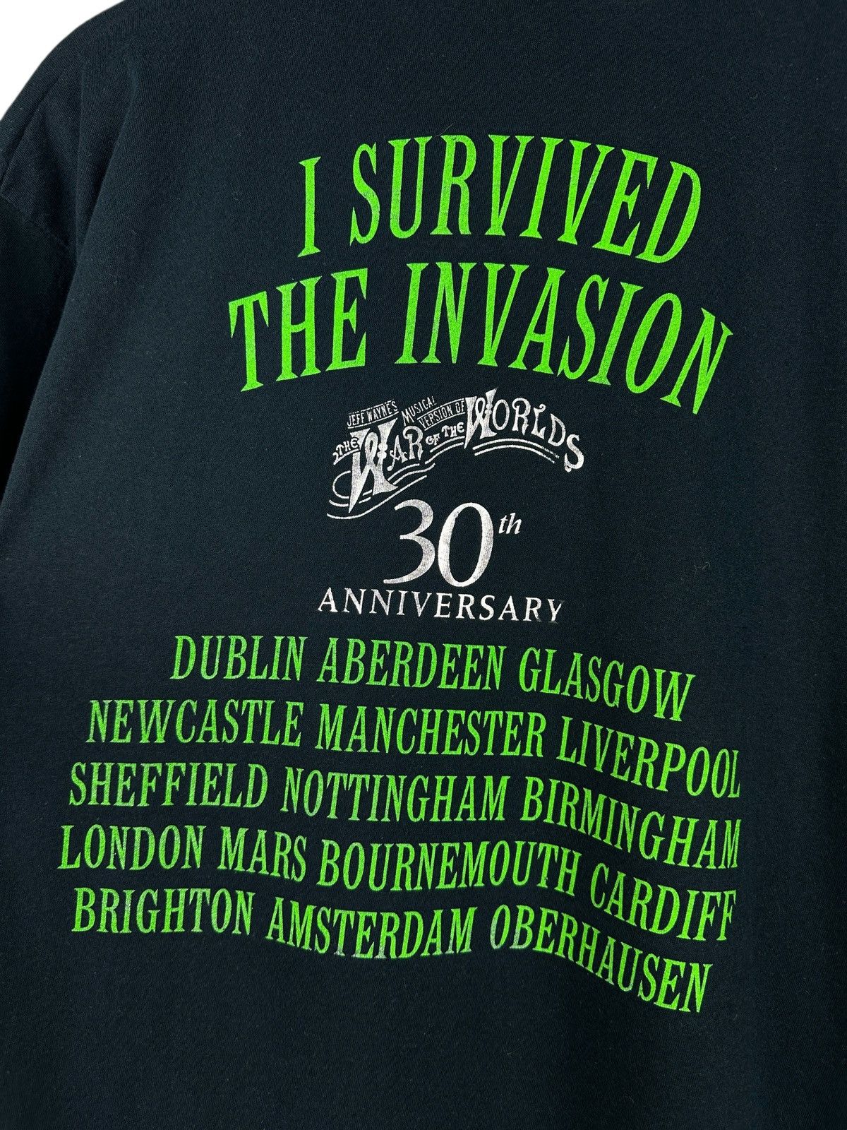 Band Tees Vintage The War Of The World 30TH Anniversary T-Shirt Size US S / EU 44-46 / 1 - 11 Thumbnail