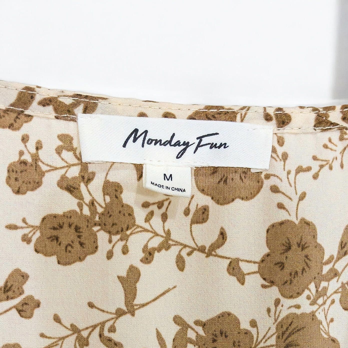 Designer Chic Floral Short Sleeve Shirt by Monday Fun - Size M Size M / US 6-8 / IT 42-44 - 4 Thumbnail