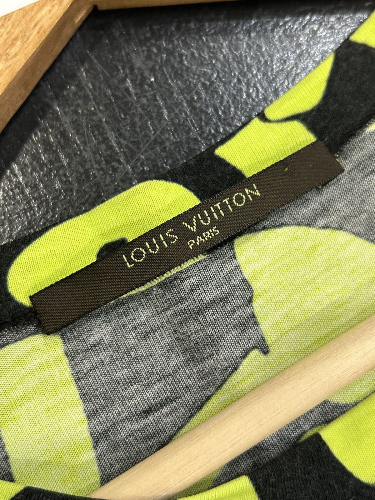 Louis Vuitton Louis Vuitton Sprouse Graffiti Shirt Size US S / EU 44-46 / 1 - 3 Thumbnail