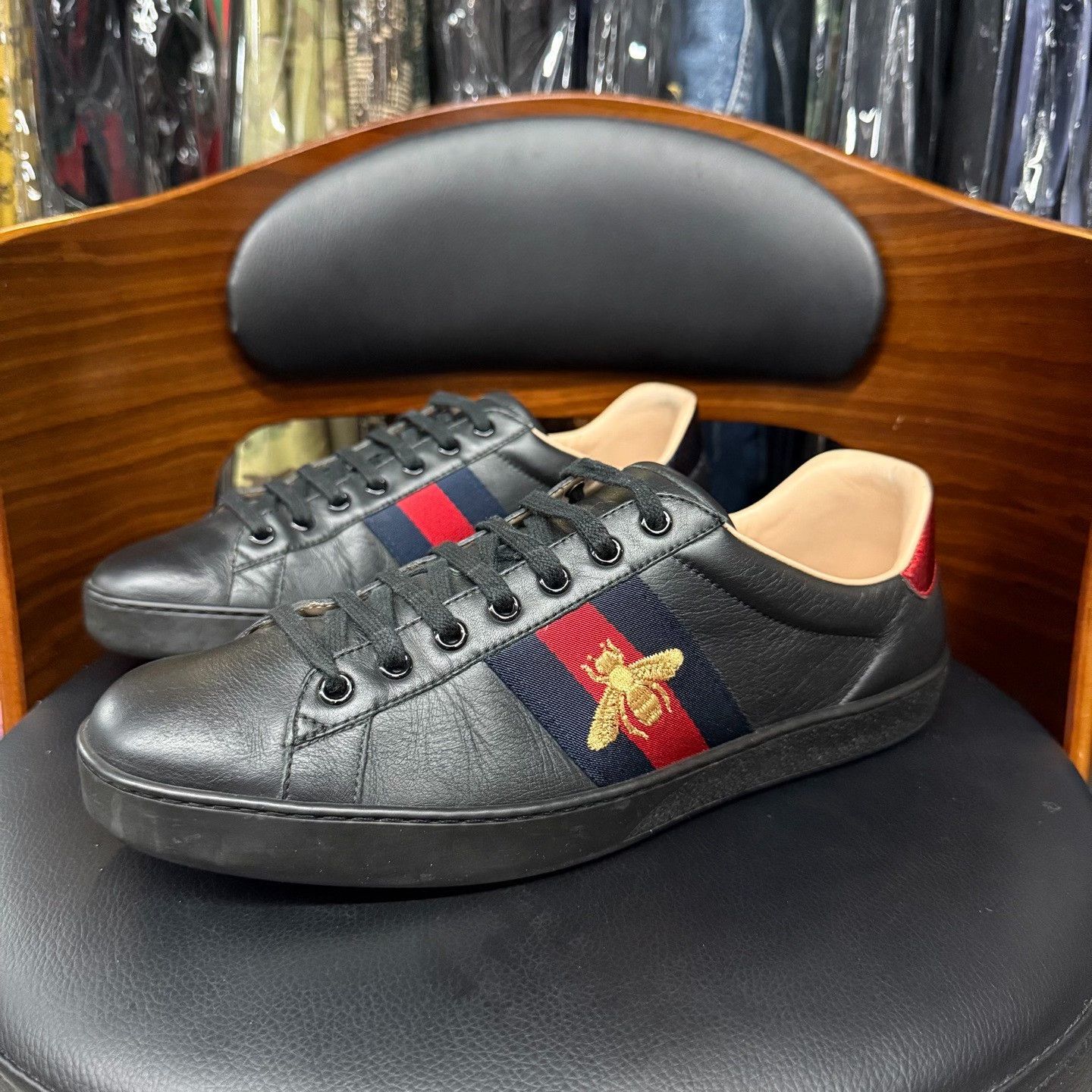 Gucci Gucci Embroidered Lowtop Sneakers 10 Men Size US 10 / EU 43 - 1 Thumbnail