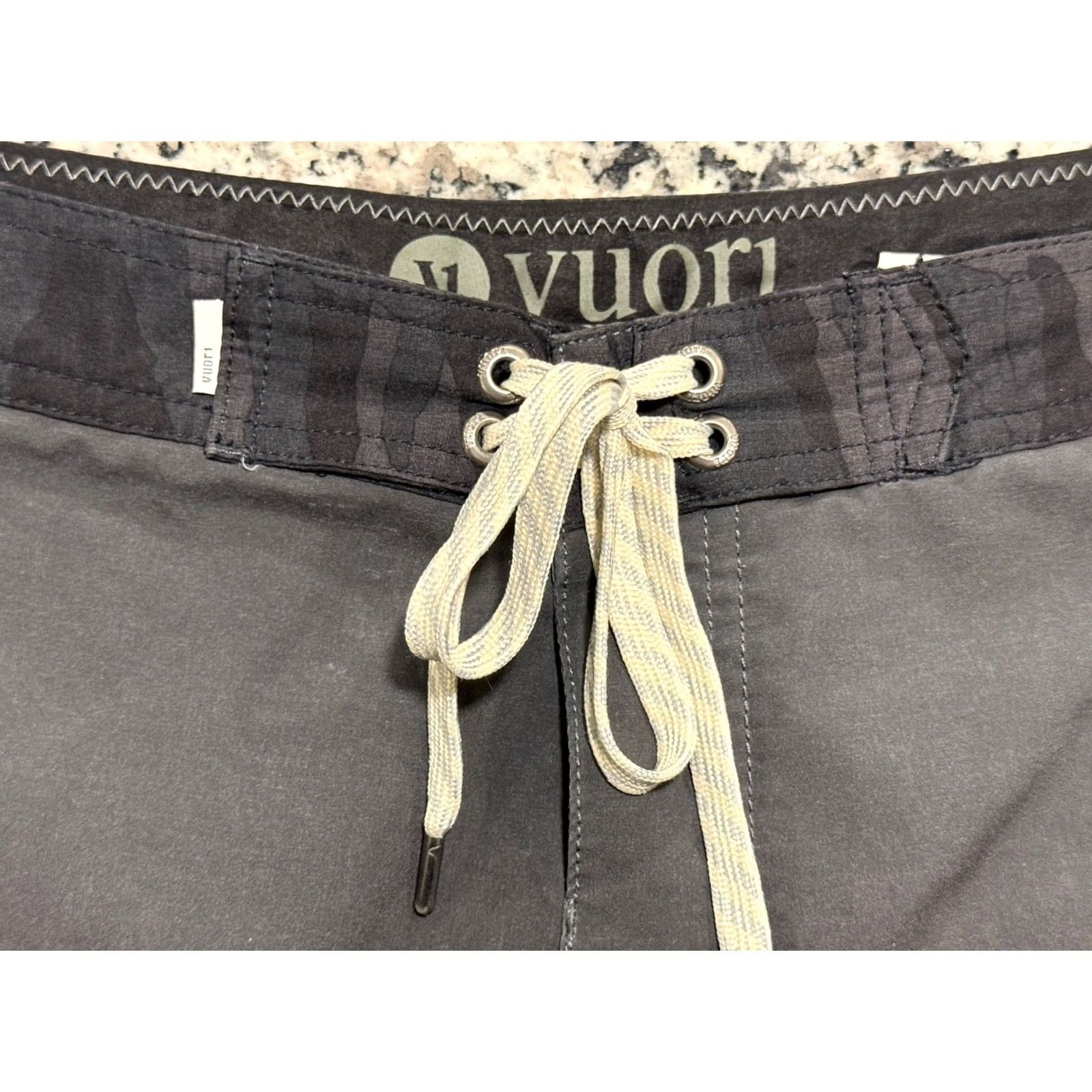 Vuori Vuori Men’s V314 Cruise Board Shorts 8” 32 Multicolor Polyester Blend Beach Swim Trunks with Back Pocket Drawstring Hook & Loop Fly Size US 32 / EU 48 - 2 Thumbnail