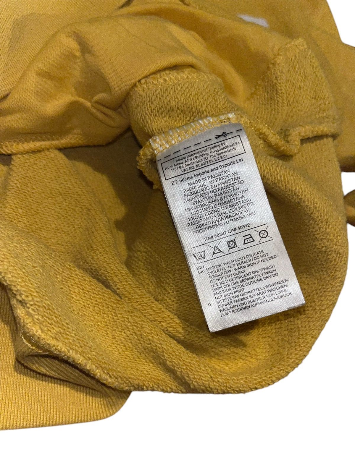 Adidas Adidas Originals Vintage yellow Hoodie y2k style central log Size US M / EU 48-50 / 2 - 8 Thumbnail
