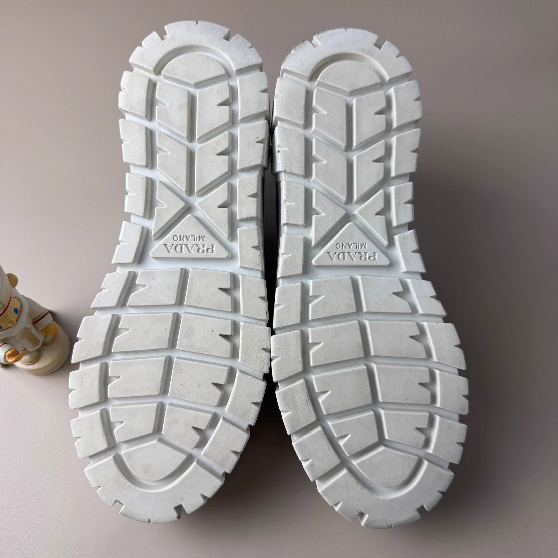 Prada Prada white/blue lace-up triangle sneakers 37 Size US 6 / IT 36 - 6 Thumbnail