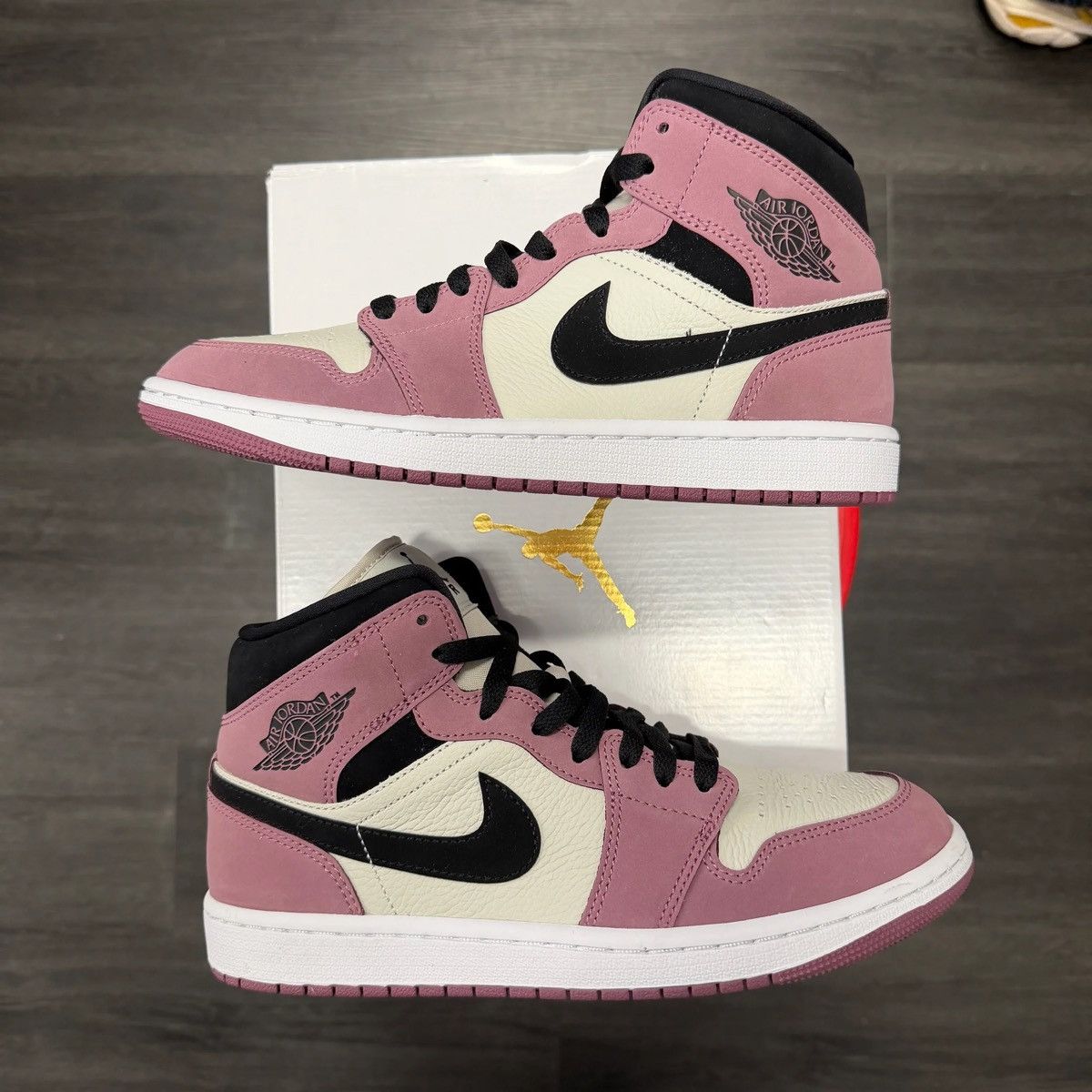 Jordan Brand Jordan 1 Mid SE Light Mulberry (Women's) Size US 7 / EU 40 - 2 Thumbnail