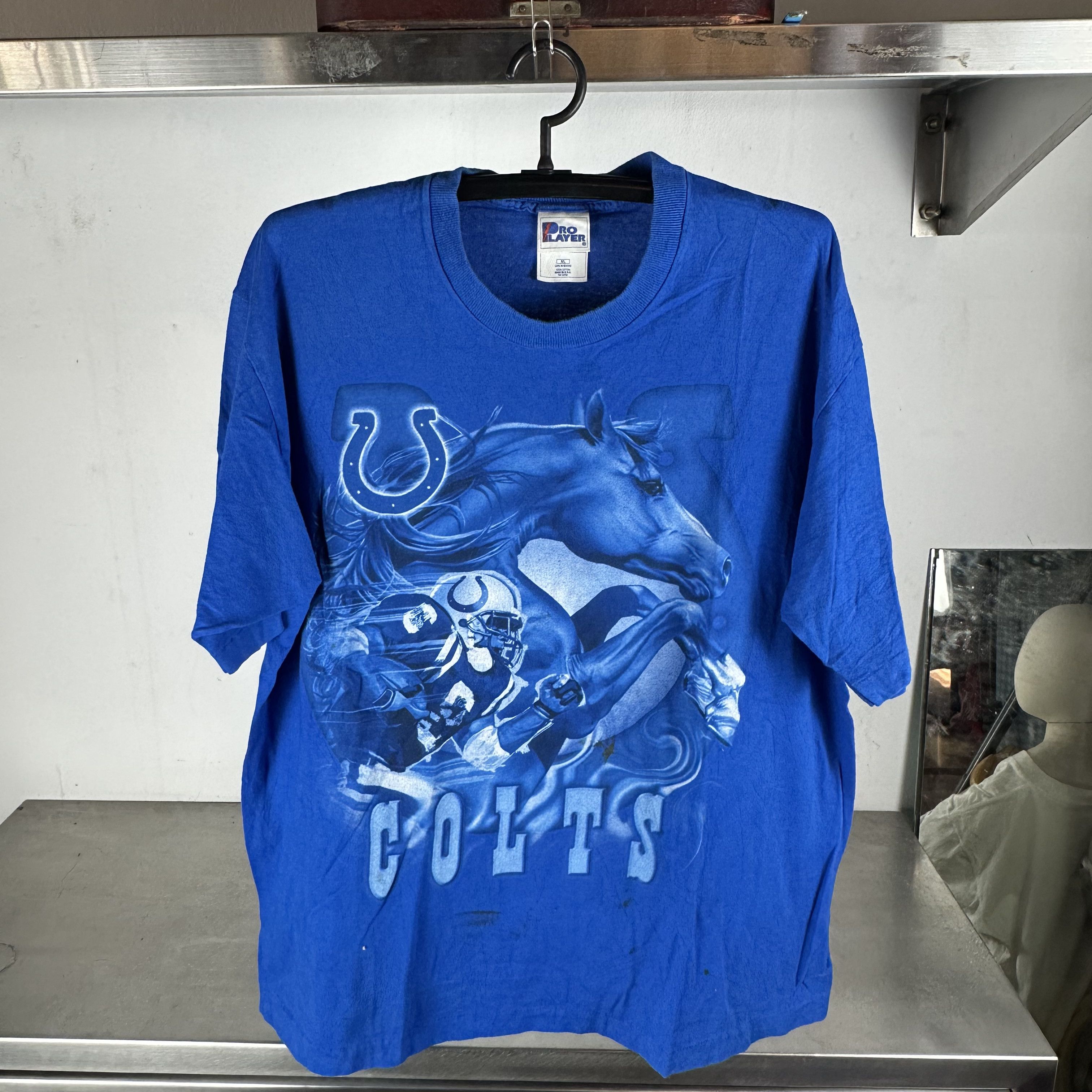Vintage Vintage 90s Indianapolis Colts Football NFL Graphic T-shirt Size US XL / EU 56 / 4 - 1 Thumbnail