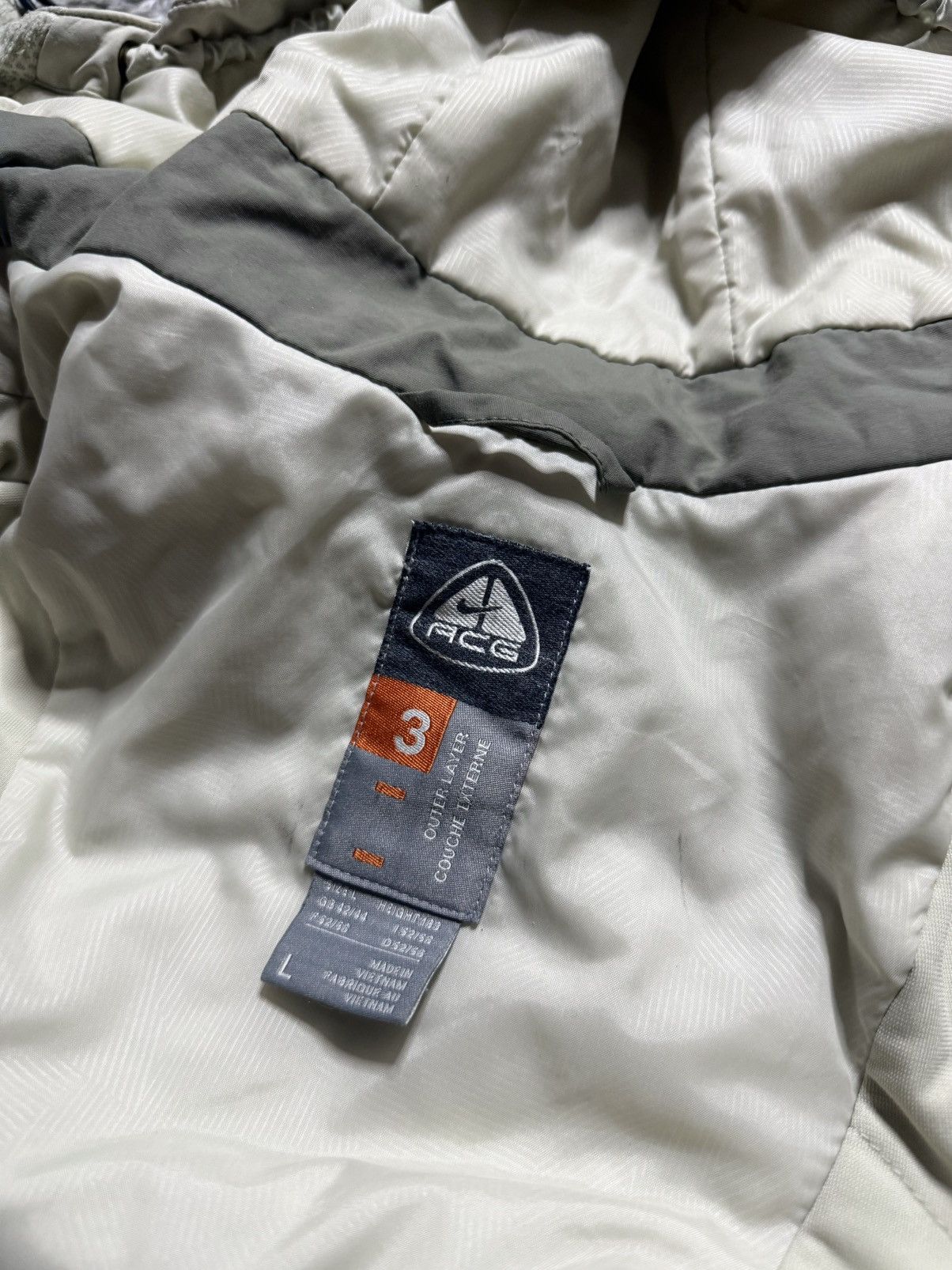 Nike ACG 00s Nike ACG Jacket Outdoor Rare Vintage Logo Drill Size US L / EU 52-54 / 3 - 16 Thumbnail