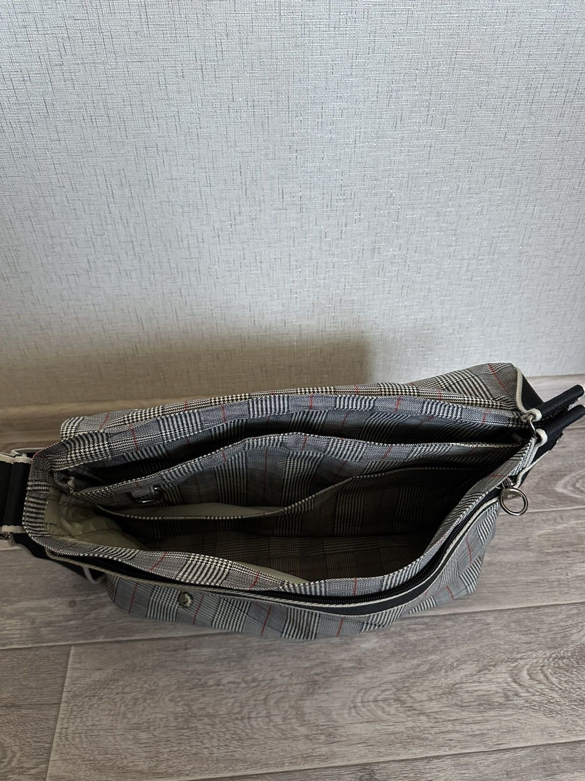 Lacoste × Vintage Vintage Lacoste Bag Laptop Rare Retro Grey Campus Size ONE SIZE - 14 Thumbnail