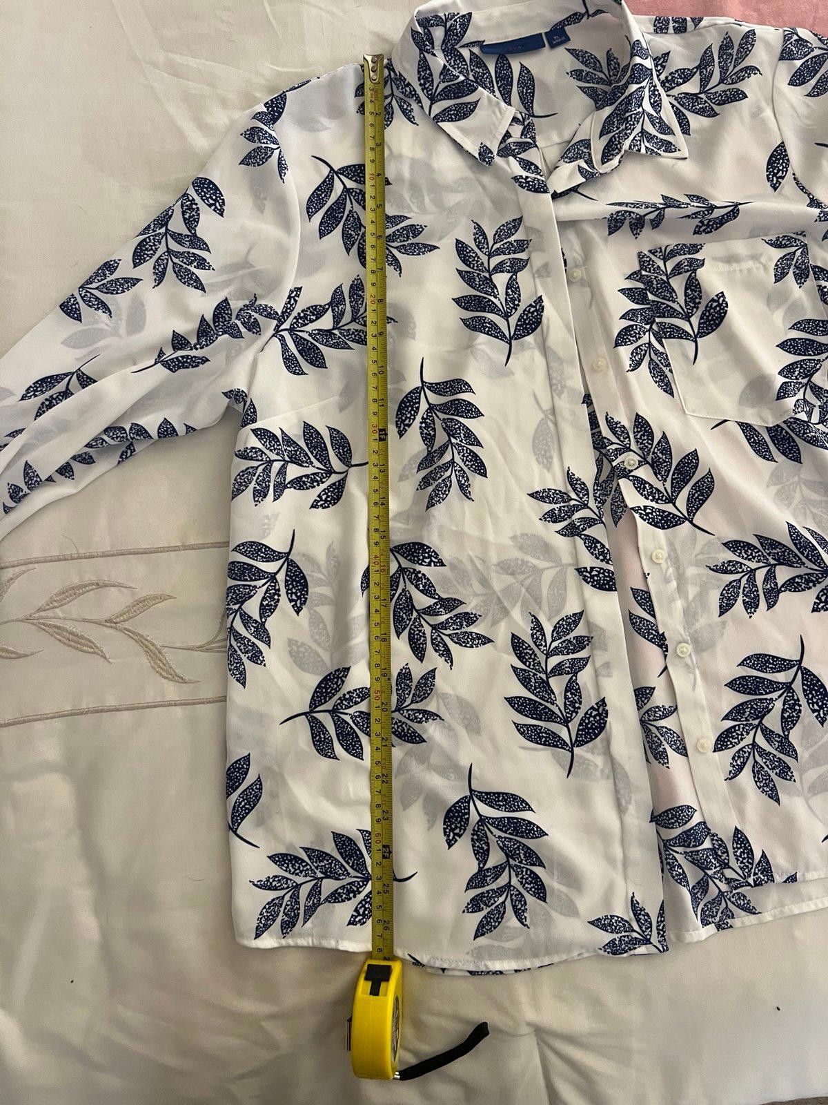 Apt. 9 Apt.9 Plus size Blue and white leaf print button down shirt Size XL / US 12-14 / IT 48-50 - 5 Thumbnail