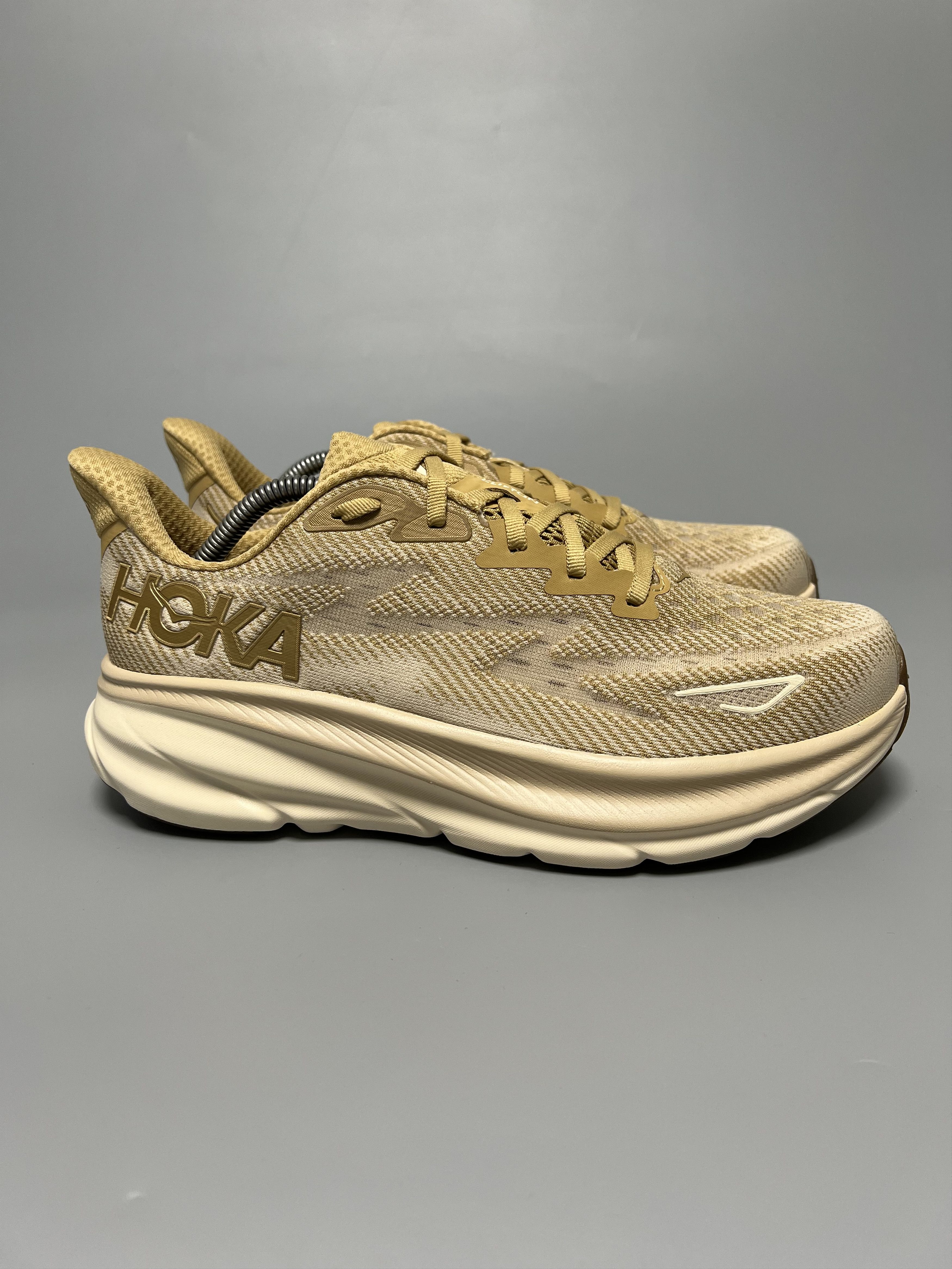9D Hoka One One Clifton 9 Running Shoes Walking Gym in Beige, Men's