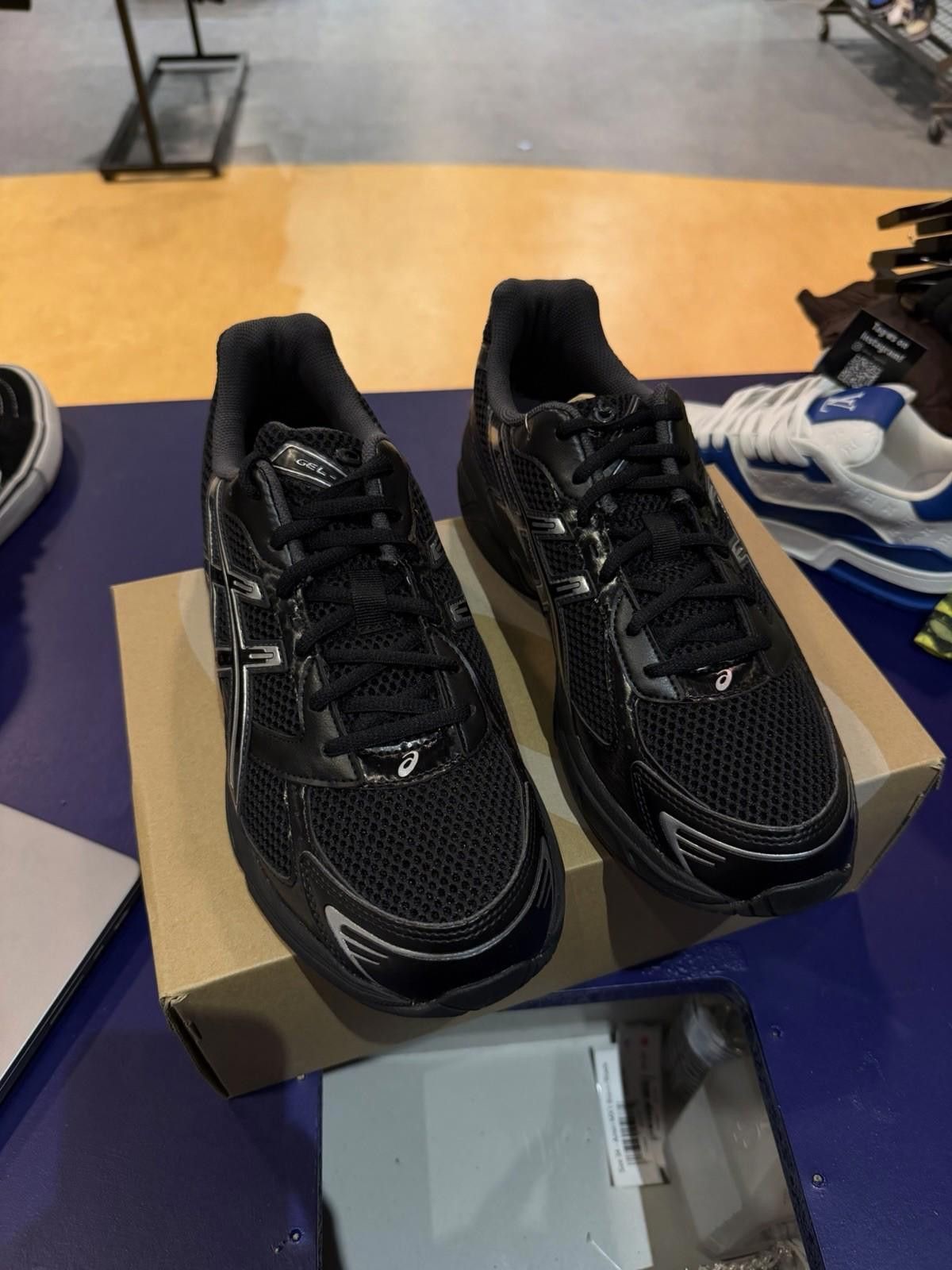 Asics ASICS Gel-1130 Black Pure Silver Men’s (11) 1201A906-001 NEW Size US 11 / EU 44 - 4 Thumbnail