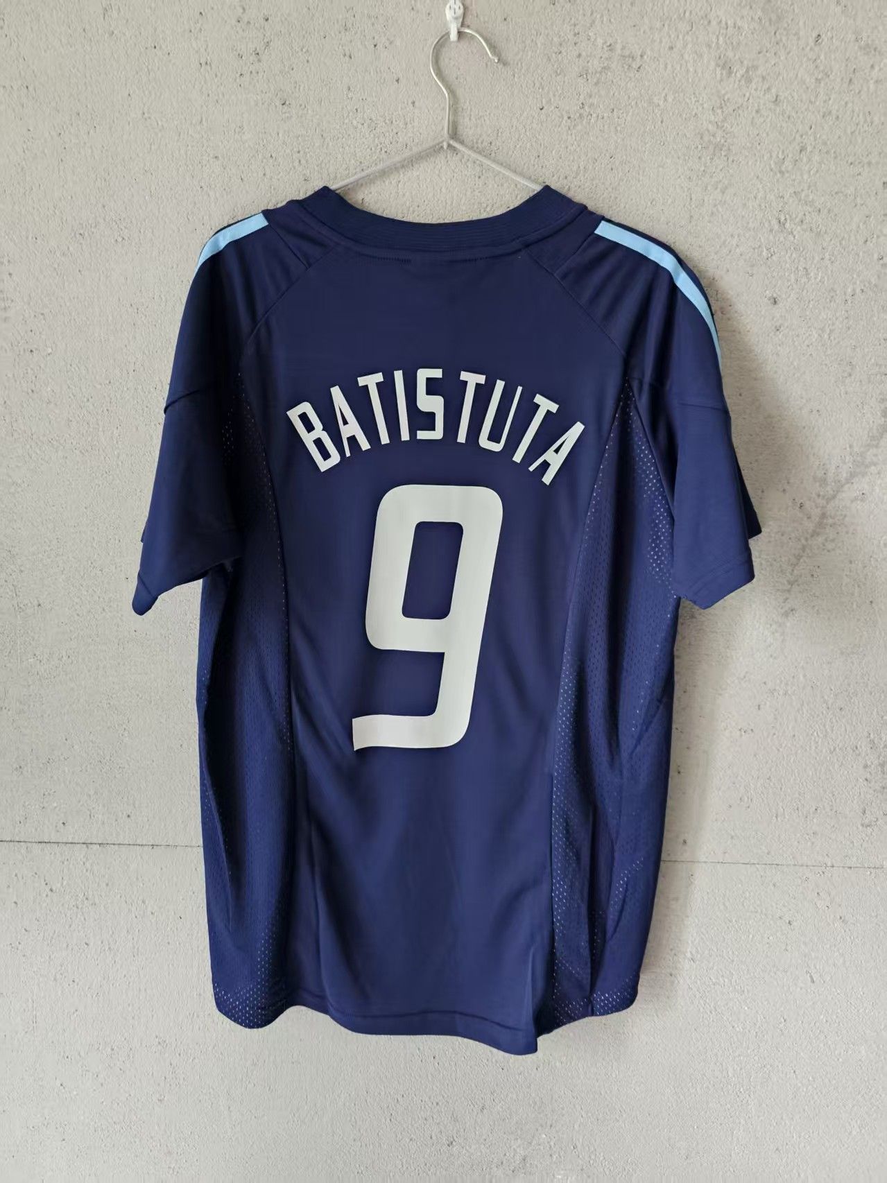 Other 2002 Argentina #9 BATISTUTA Jersey Size US S / EU 44-46 / 1 - 2 Thumbnail
