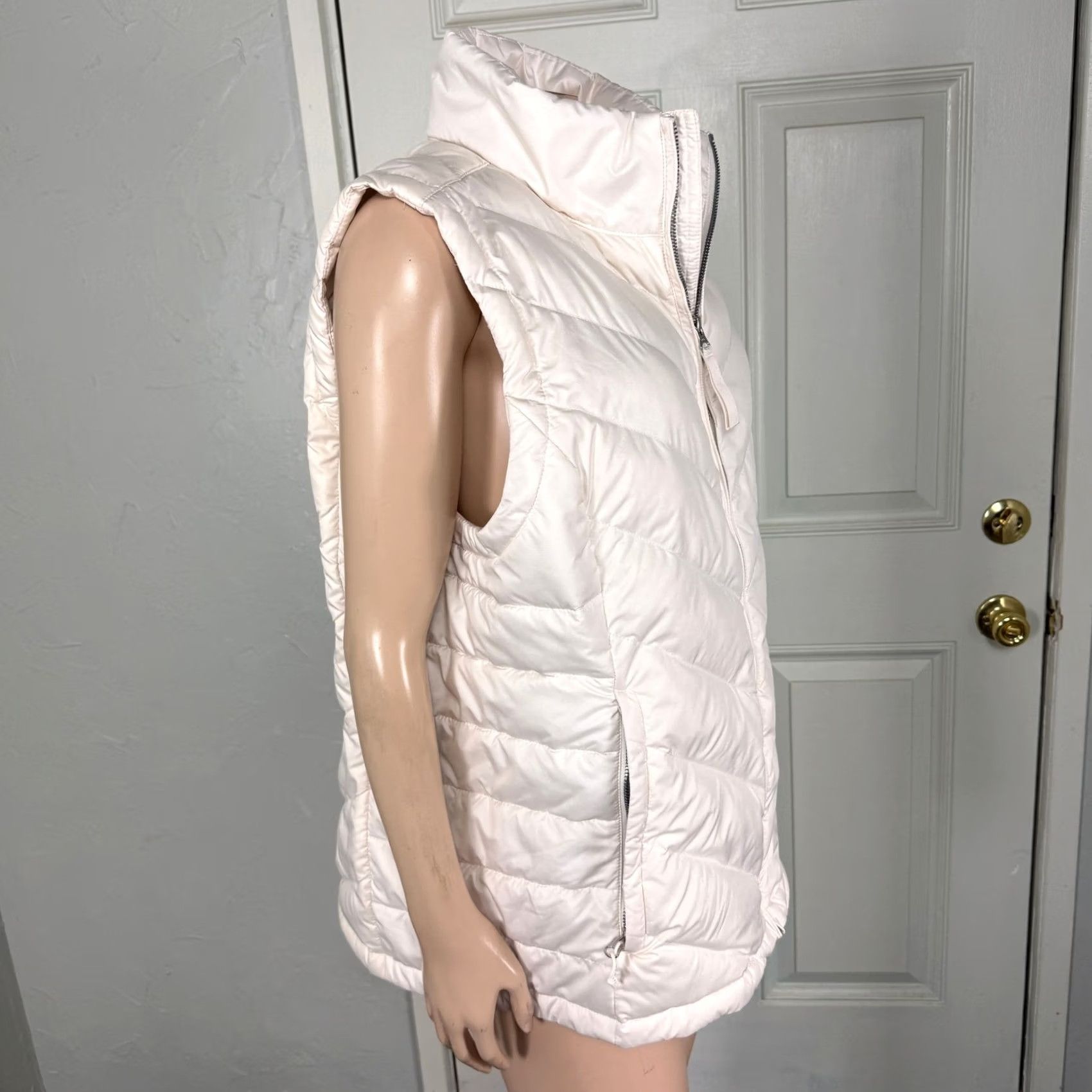 The North Face The North Face Down Quilted Women’s Jacket Vest XL Puffer Coat Full Zip 550 White Sleeveless Zip Mens? Wait correction. Size XL / US 12-14 / IT 48-50 - 5 Thumbnail