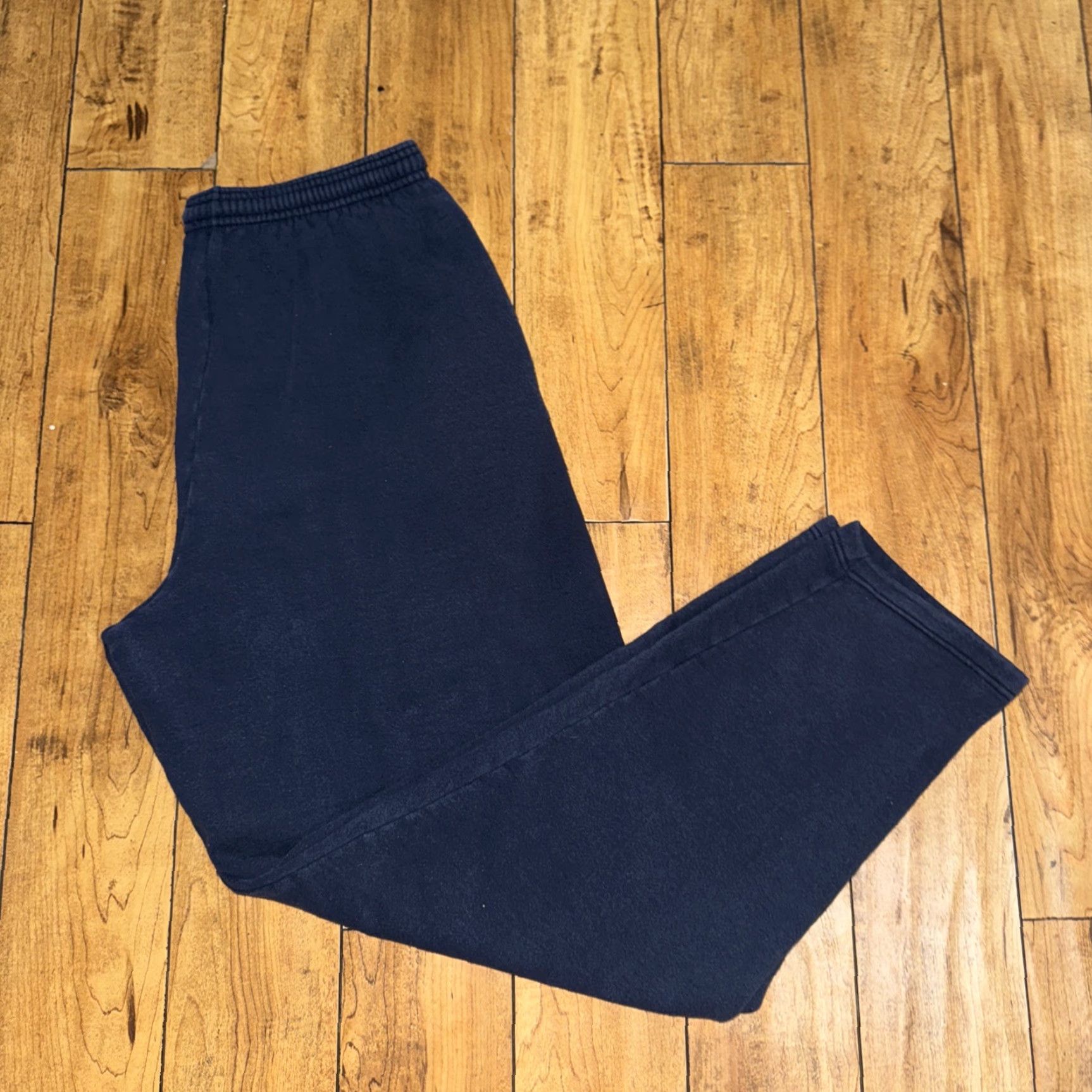 Nike VINTAGE Nike Wide Leg Sweatpants Navy Blue XL 34x32 Silver Tag Mens Regular Sweatpants Nike Wide Leg Blue 90s (if applicable) Size US 36 / EU 52 - 2 Thumbnail