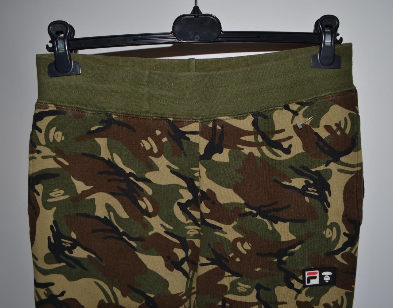 Aape × Fila Rare fila x aape by bathing ape Pants Sweatpants Camo Size US 30 / EU 46 - 2 Thumbnail