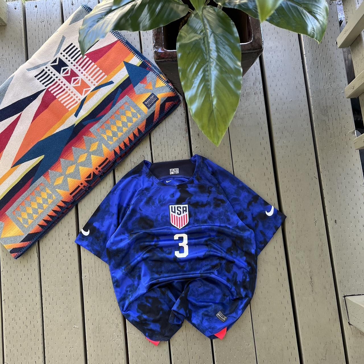 Nike Nike TEAM USA 2022/2023 Soccer Jersey Size L Size US L / EU 52-54 / 3 - 1 Thumbnail
