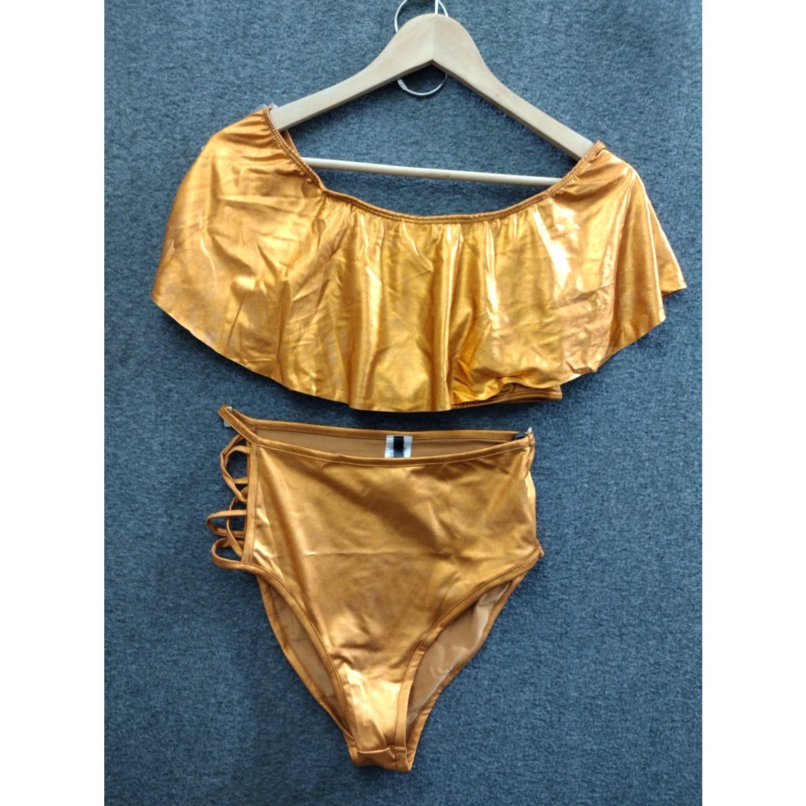 Vintage Codigo Gold Strappy 2 Piece Bathing Suit Bandeau Off Shoulder Ruffles Cheeky S Gold Womens Bikini Set Size S Size S / US 4 / IT 40 - 2 Thumbnail