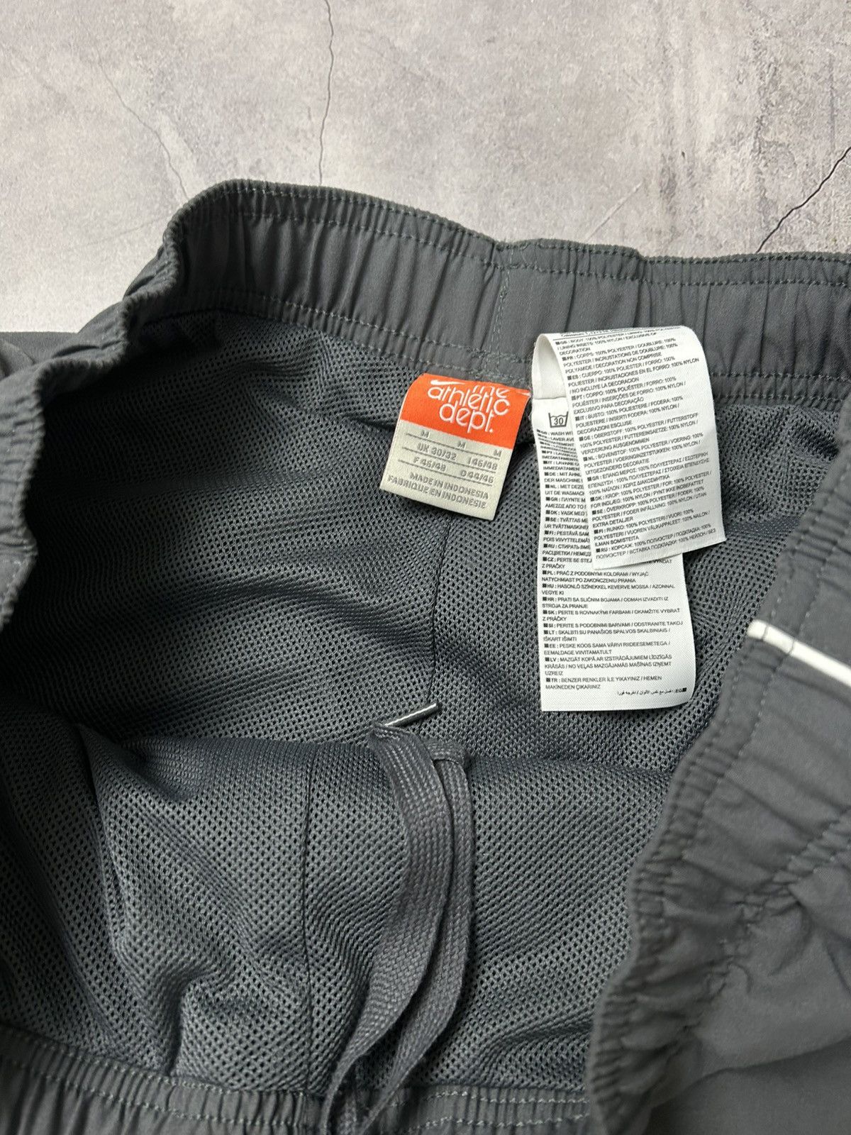 Vintage Rare Vintage Nike Drill Track Pants TN Swoosh Air Y2K Size US 32 / EU 48 - 7 Thumbnail