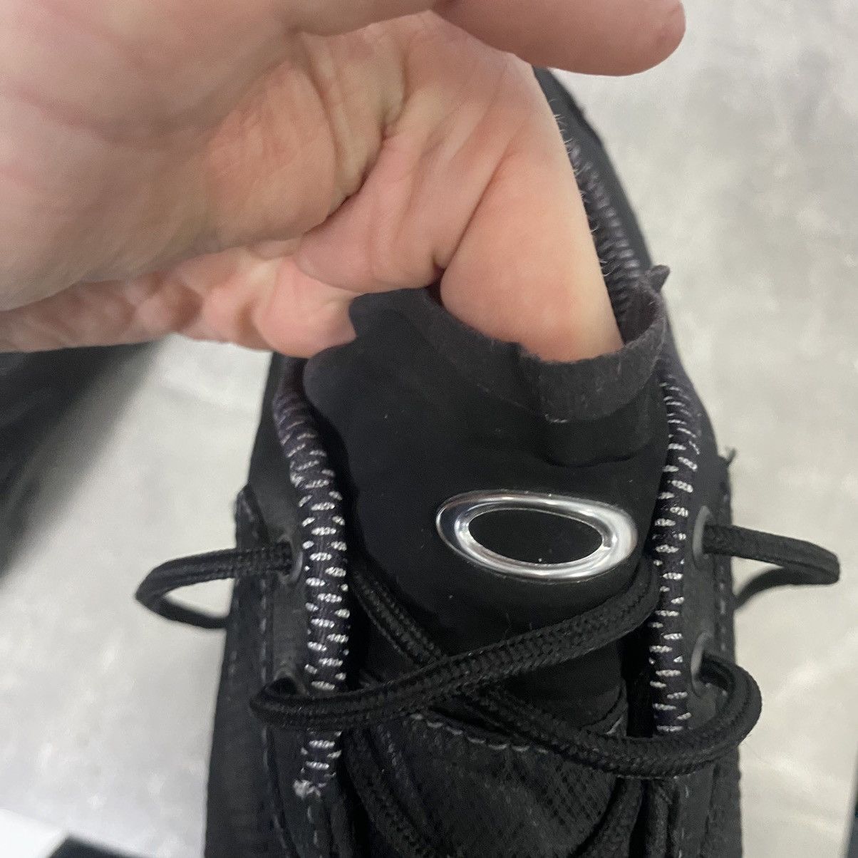 Oakley Vintage Oakley Sneakers Size US 9 / EU 42 - 9 Thumbnail