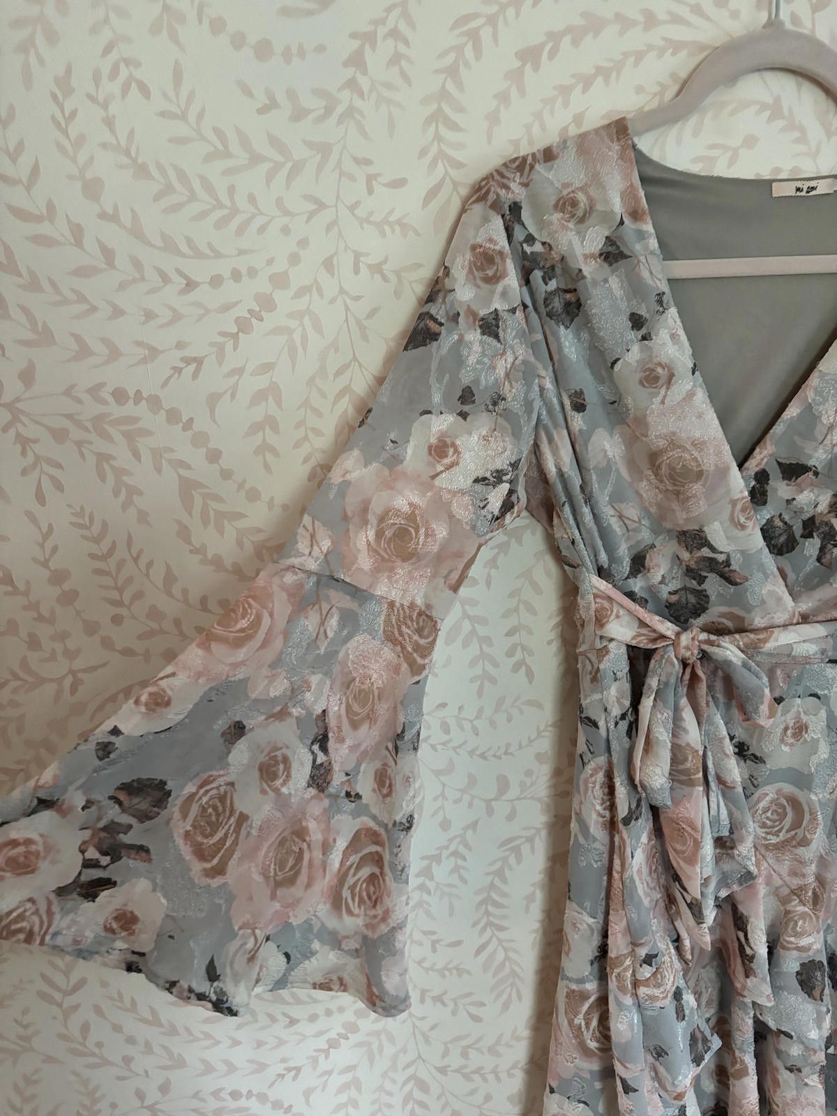 NBDN Nobrandedon NWOT Bell Sleeve Rosy Floral Faux Wrap Dress Size L / US 10 / IT 46 - 5 Thumbnail