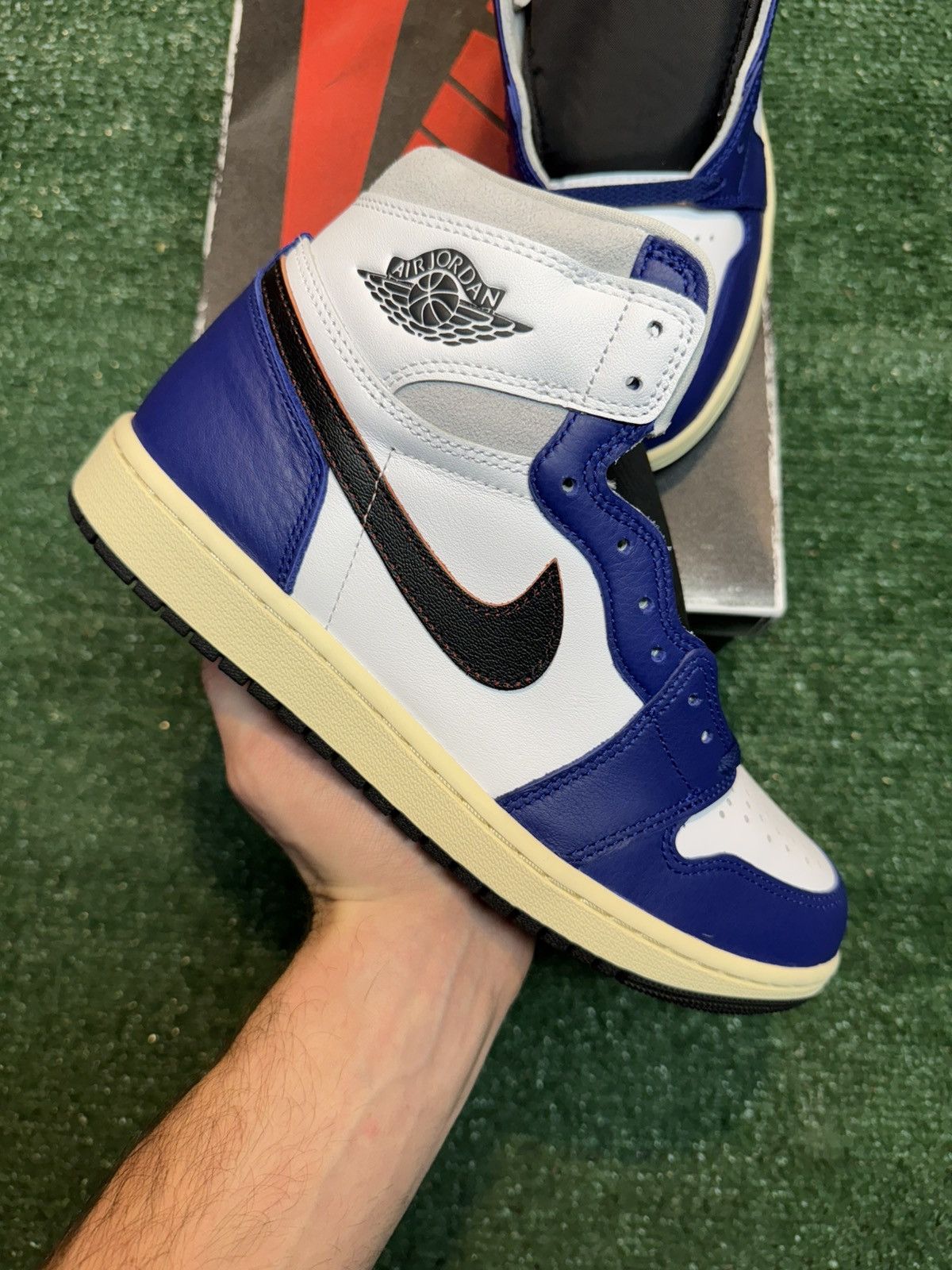 Jordan Brand Jordan Retro 1 Rare Air Size 9 Size US 9 / EU 42 - 1 Thumbnail