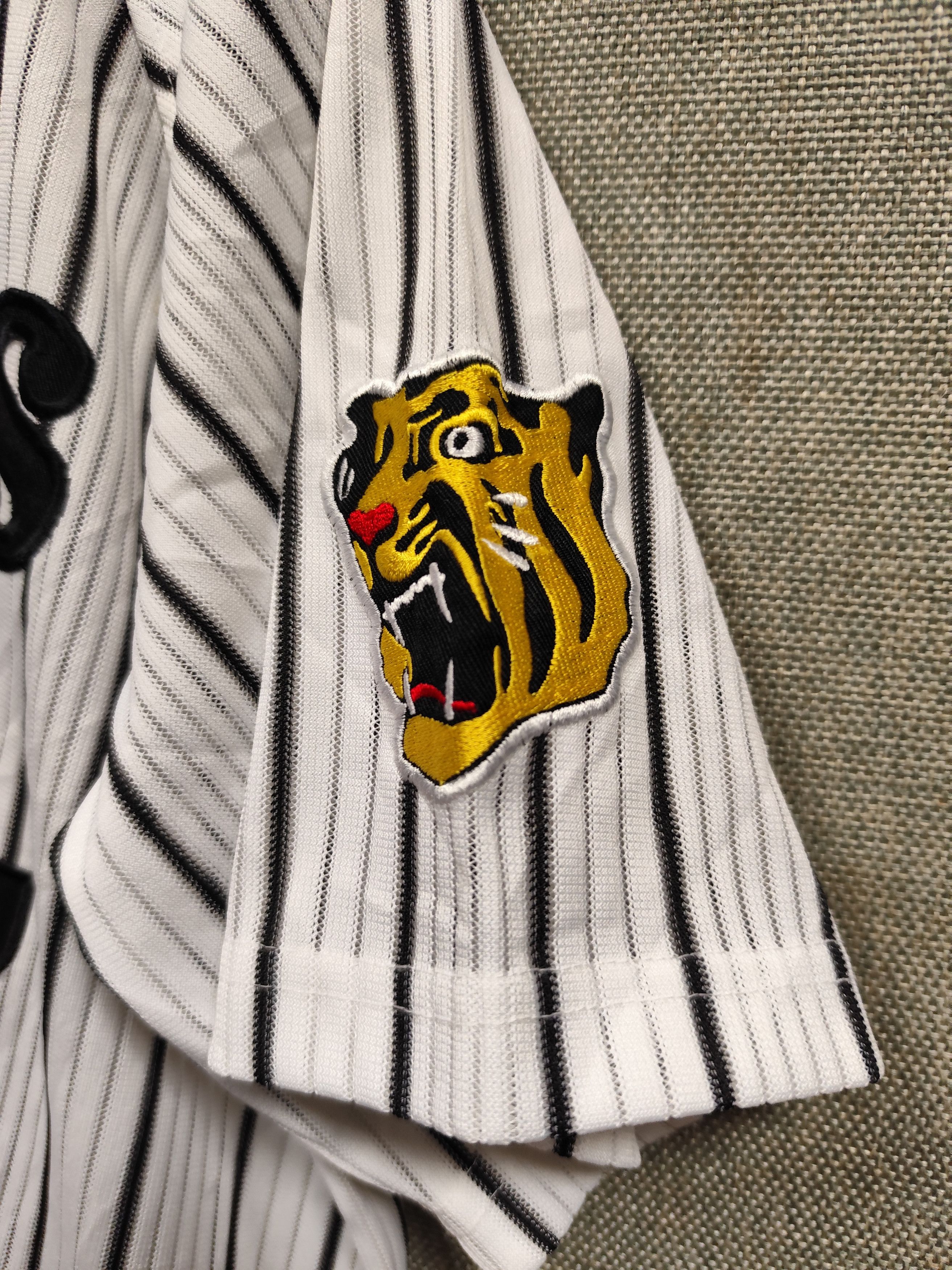 MLB Hanshin Tigers Baseball Jersey Senichi Hoshino 77 Size US XL / EU 56 / 4 - 4 Thumbnail
