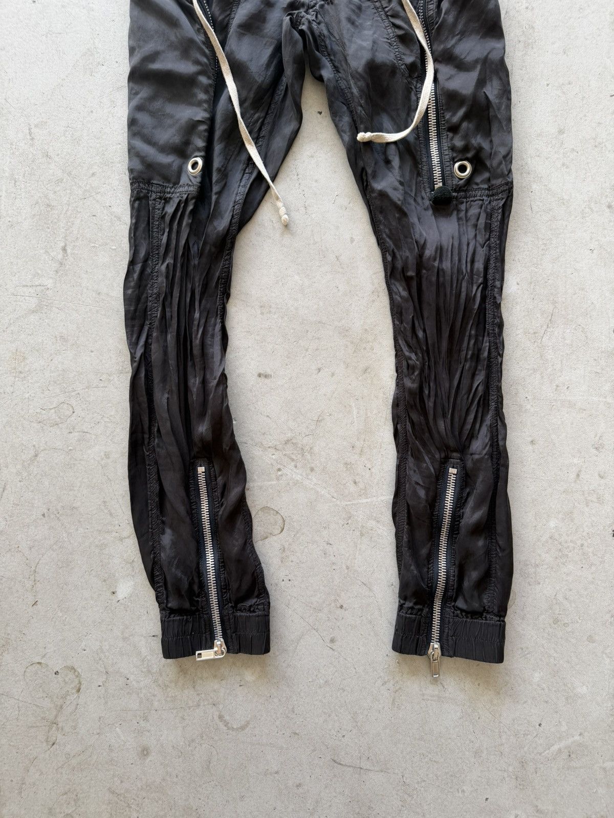 Rick Owens Rick Owens Tecuatl Bauhaus Silk Cargos Size US 26 / EU 42 - 2 Thumbnail