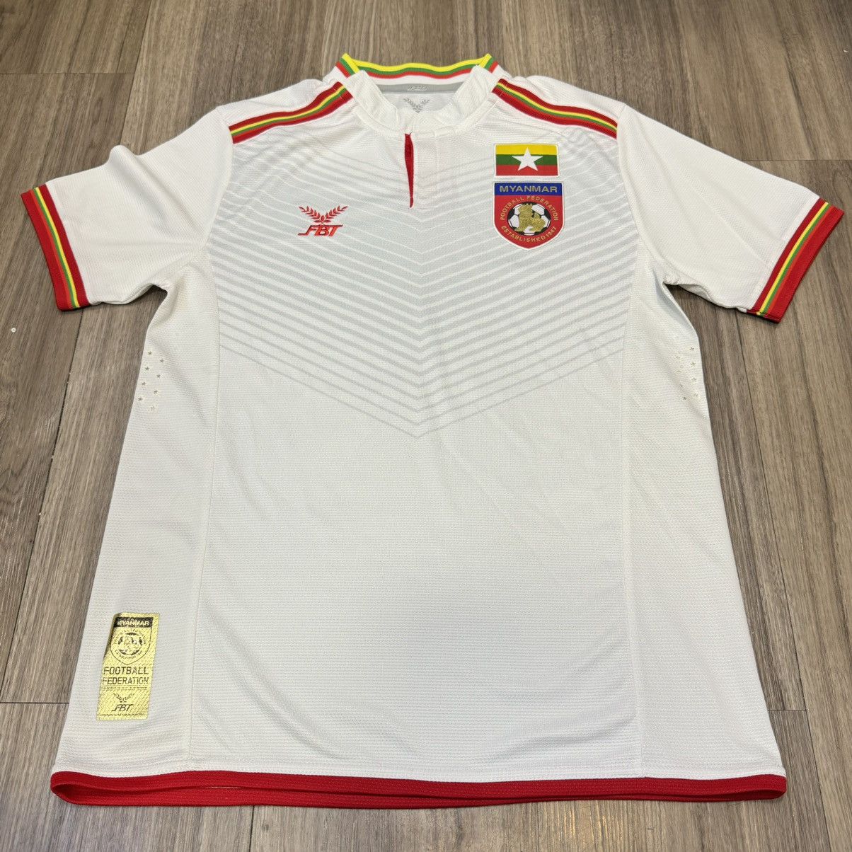 Other Myanmar 16/17 FBT away shirt Size US S / EU 44-46 / 1 - 1 Thumbnail