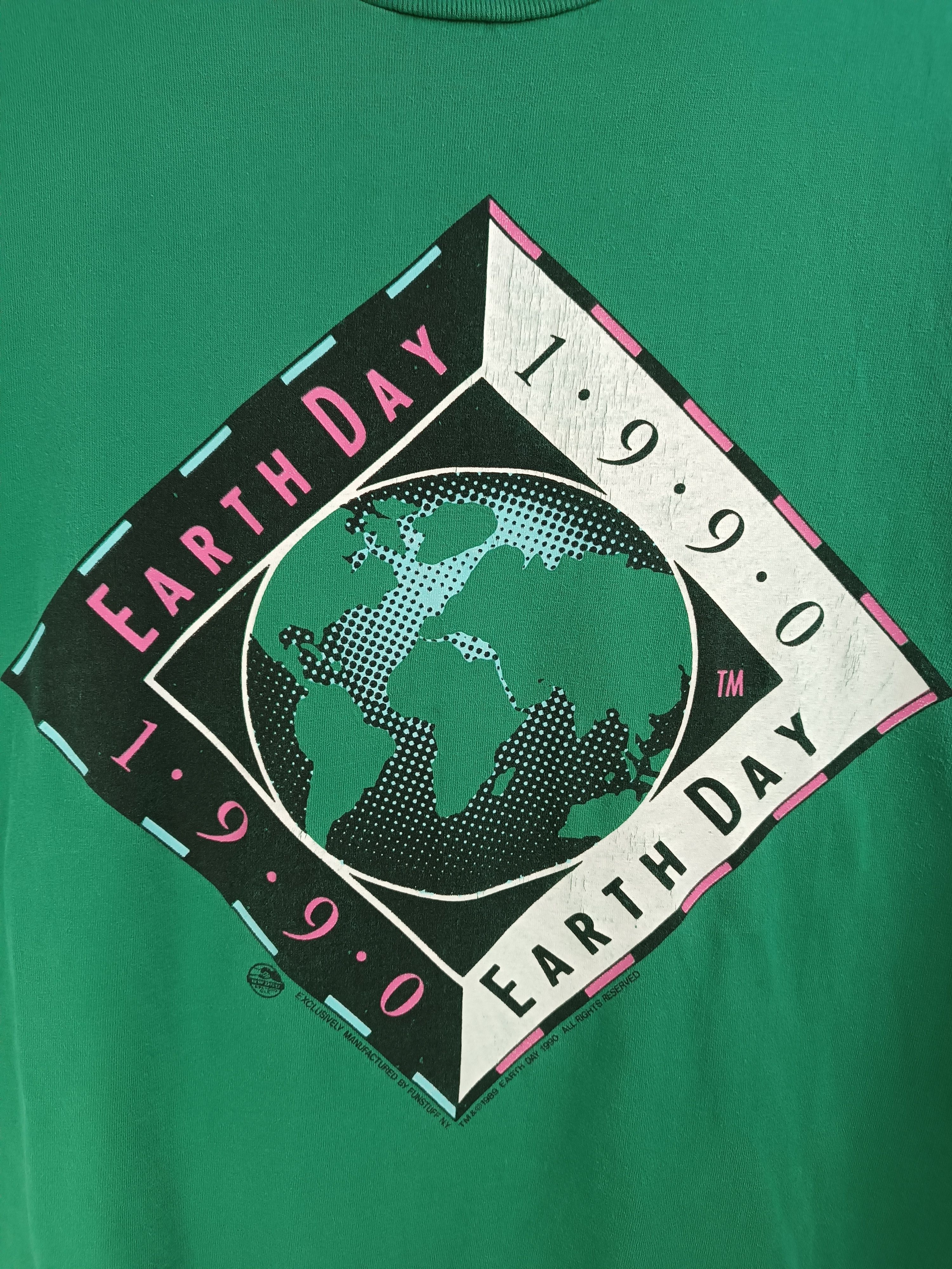 Vintage VINTAGE 90'S EARTH DAY WORLD GLOBE MAP LOVE PEACE TEE Size US M / EU 48-50 / 2 - 10 Thumbnail