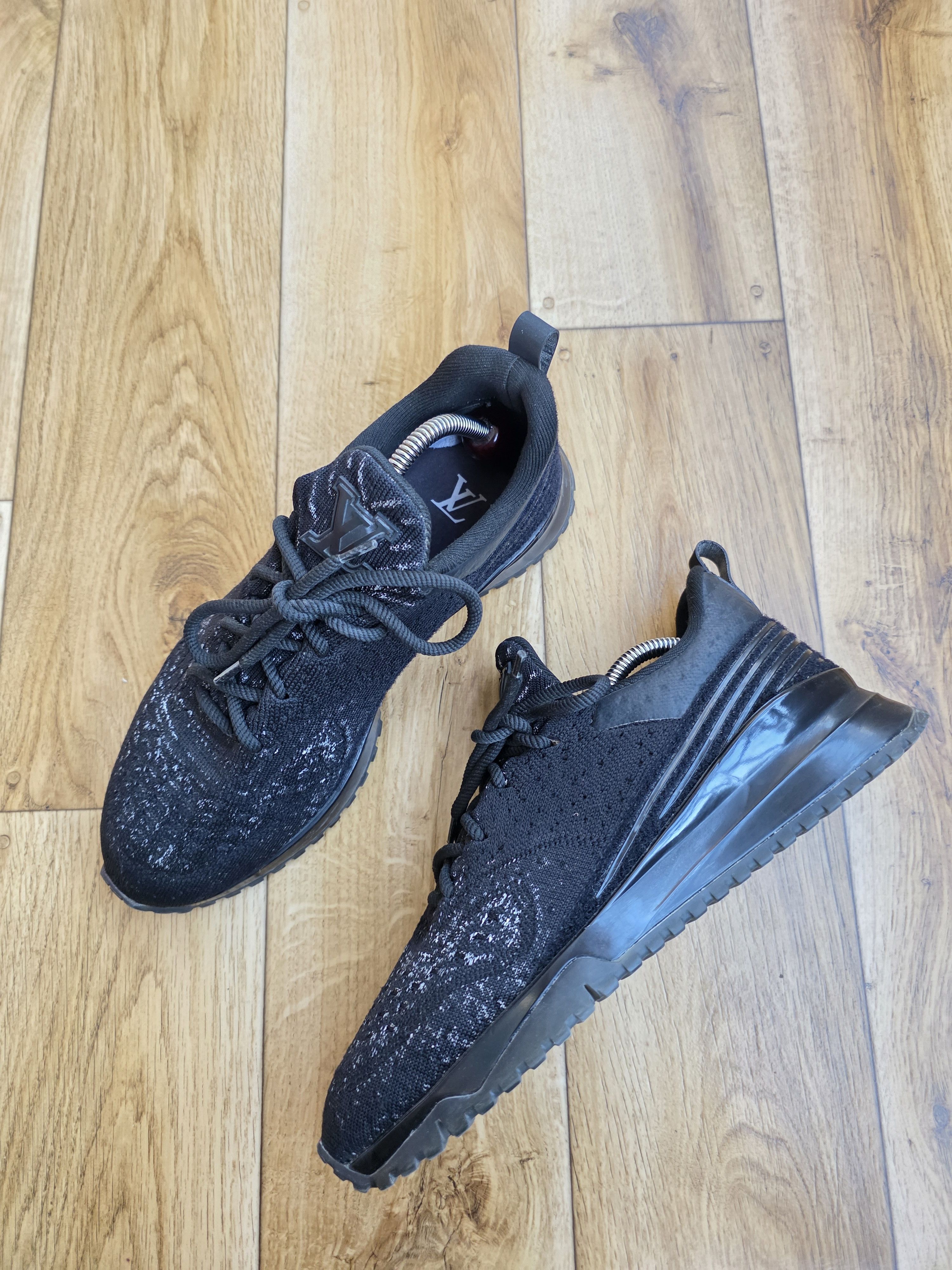 Louis Vuitton LOUIS VUITTON V.N.R KNIT SNEAKERS Size US 10 / EU 43 - 13 Thumbnail