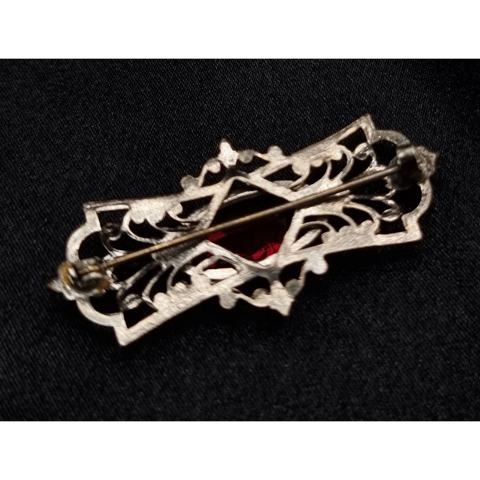 Vintage Vintage 1990's Silver-Tone Brooch With Red Oval Gemstone Size ONE SIZE - 5 Thumbnail