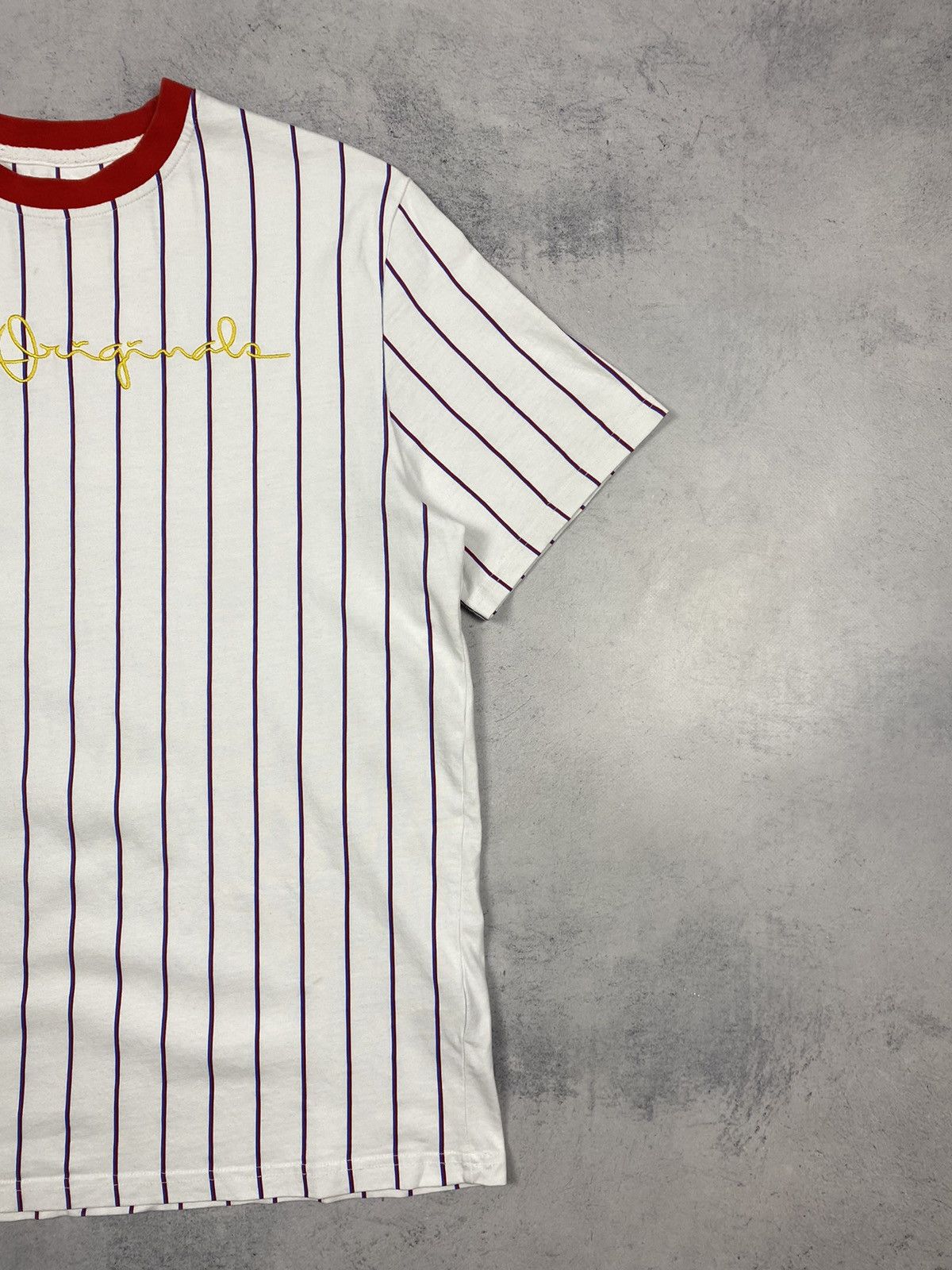 Karl Kani Karl Kani Center Logo Stripped Y2K T Shirt Size M Size US M / EU 48-50 / 2 - 4 Thumbnail