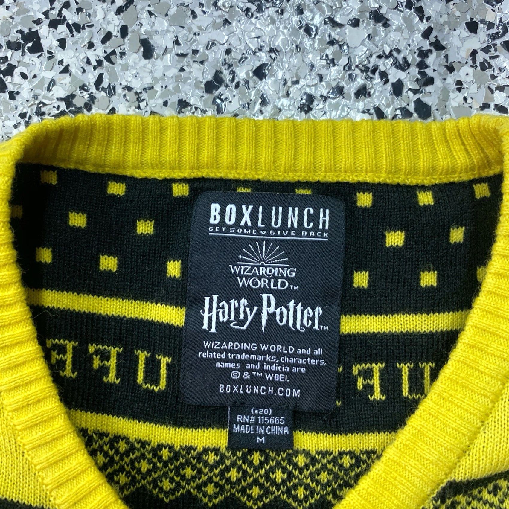 Vintage Boxlunch Harry Potter Ugly Christmas Sweater Size Medium Hufflepuff Size M / US 6-8 / IT 42-44 - 2 Thumbnail