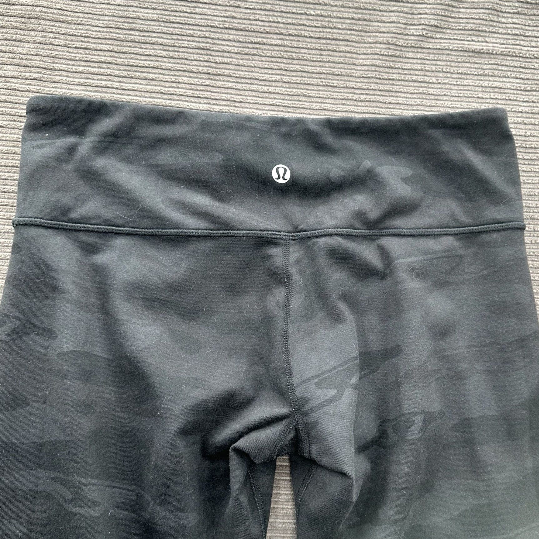 Lululemon Lululemon Wunder Under Crop Leggings Women 8 Gray Camo Polyester Gym Yoga Cropped Athletic 8 Womens Size 30" / US 8 / IT 44 - 8 Thumbnail