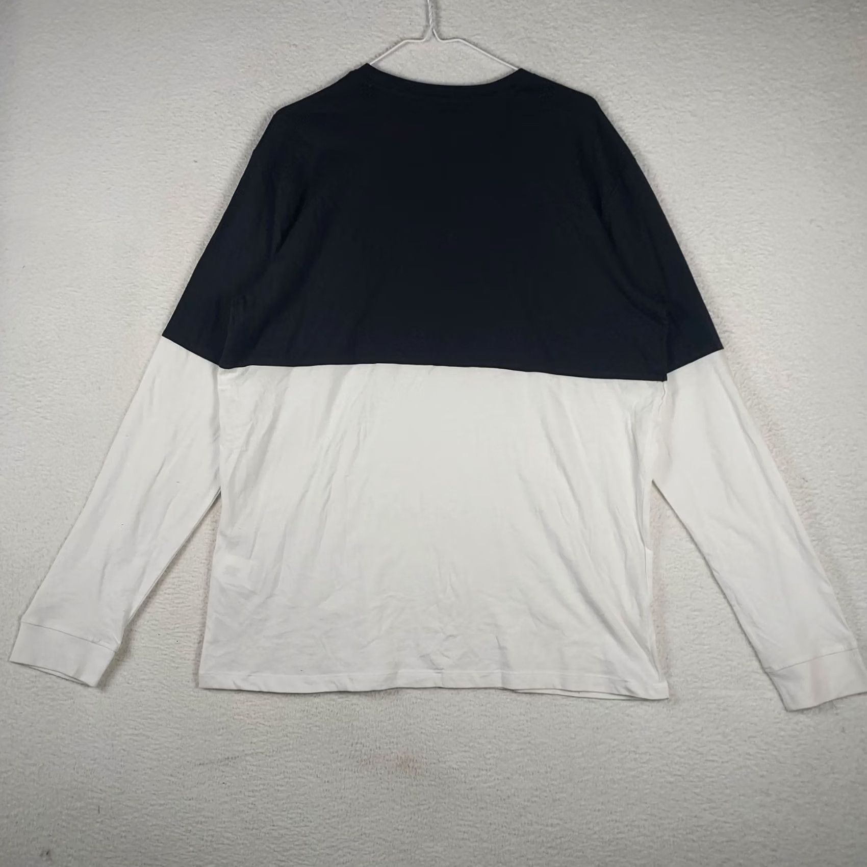Under Armour Under Armour Long Sleeve Shirt Mens XL Black White Logo Pullover Crew Neck Activewear Running & Jogging XL Mens Black Logo HeatGear Size US XL / EU 56 / 4 - 2 Thumbnail