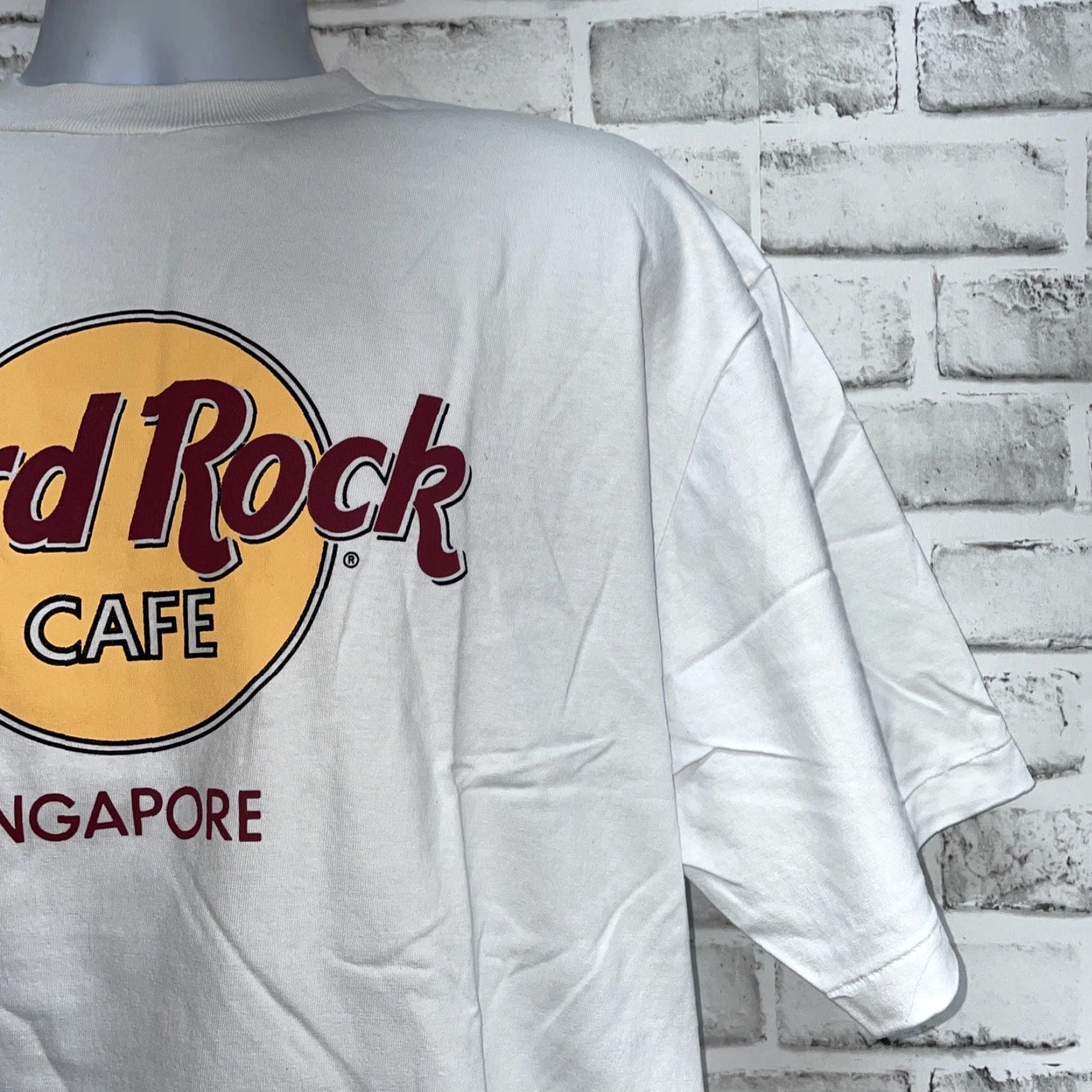 Hard Rock Cafe VINTAGE Hard Rock Cafe Singapore white graphic Tee Mens XL Size US XL / EU 56 / 4 - 2 Thumbnail