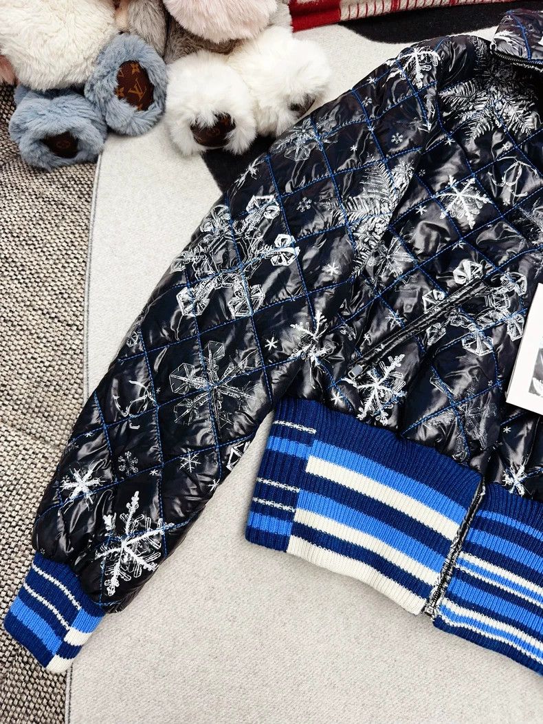 Chanel Chanel 19B autumn and winter black and white blue snowflak Size XXS / US 00 / IT 34 - 3 Thumbnail