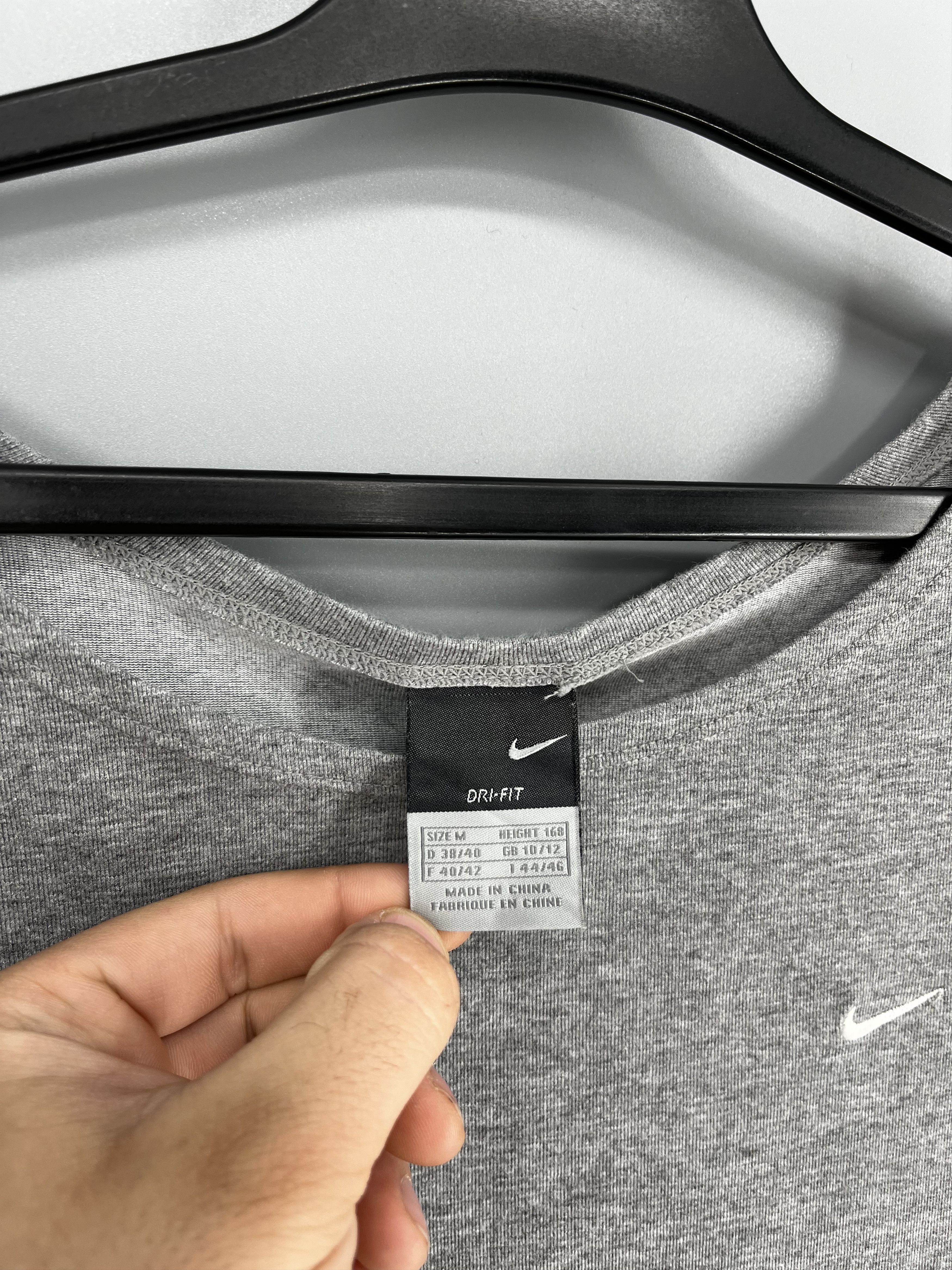 Nike Vintage 90s Nike Big Logo Faded T-shirt Streetwear Style Size M / US 6-8 / IT 42-44 - 7 Thumbnail